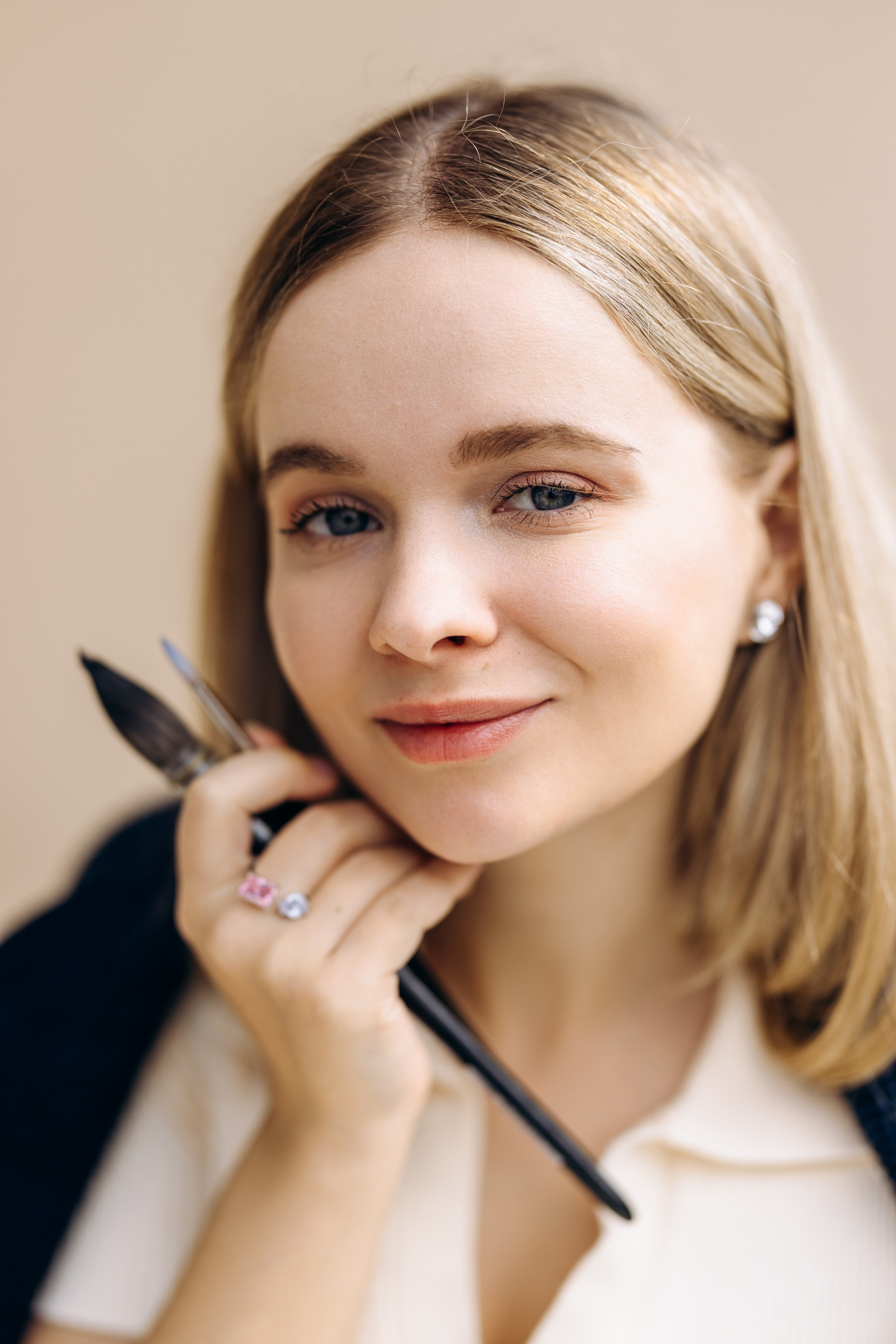 Contact. InnaIllustrator