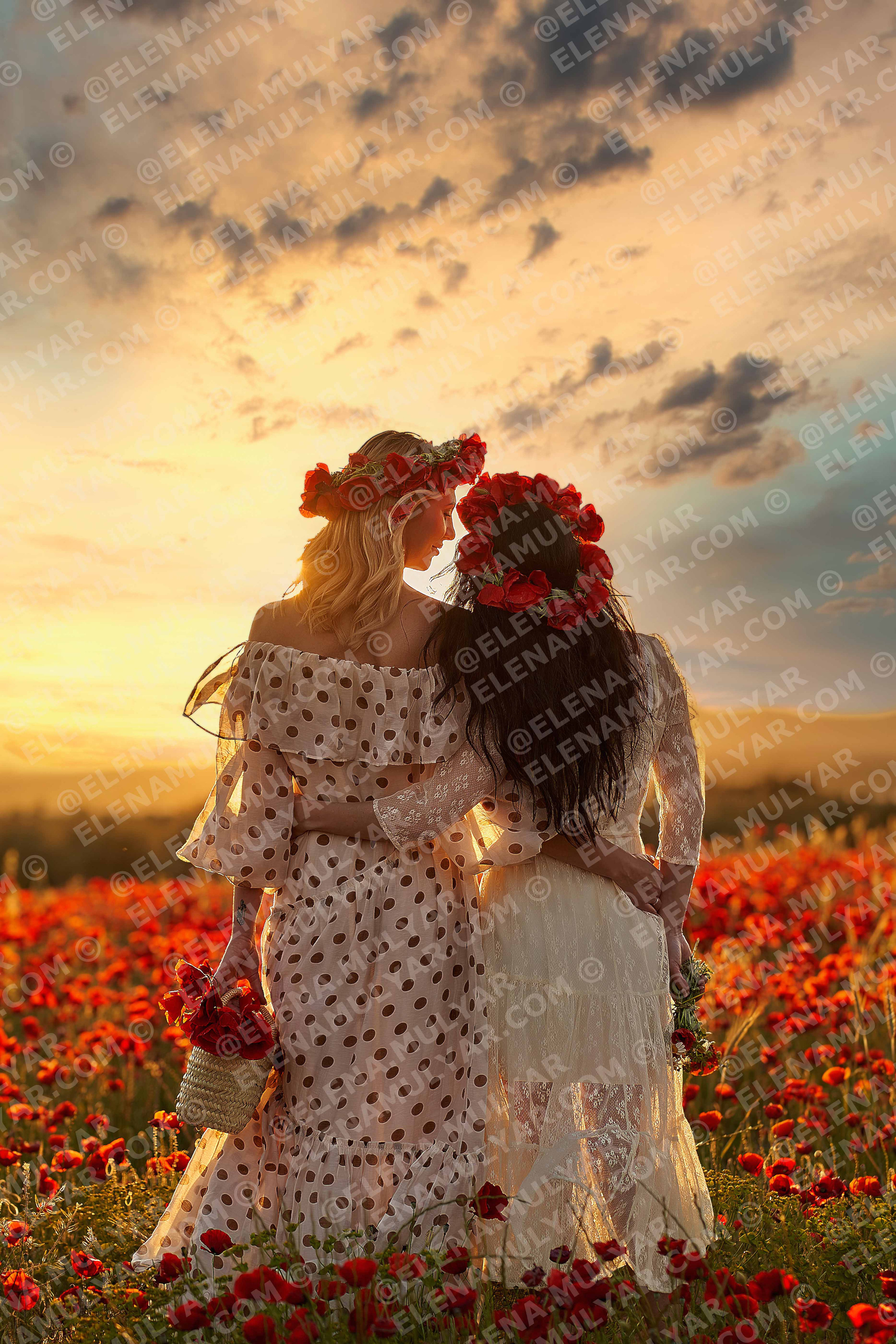 GALERIA BENEFICA 💛💙. Fotógrafo de bodas y familias en España, Málaga, Marbella