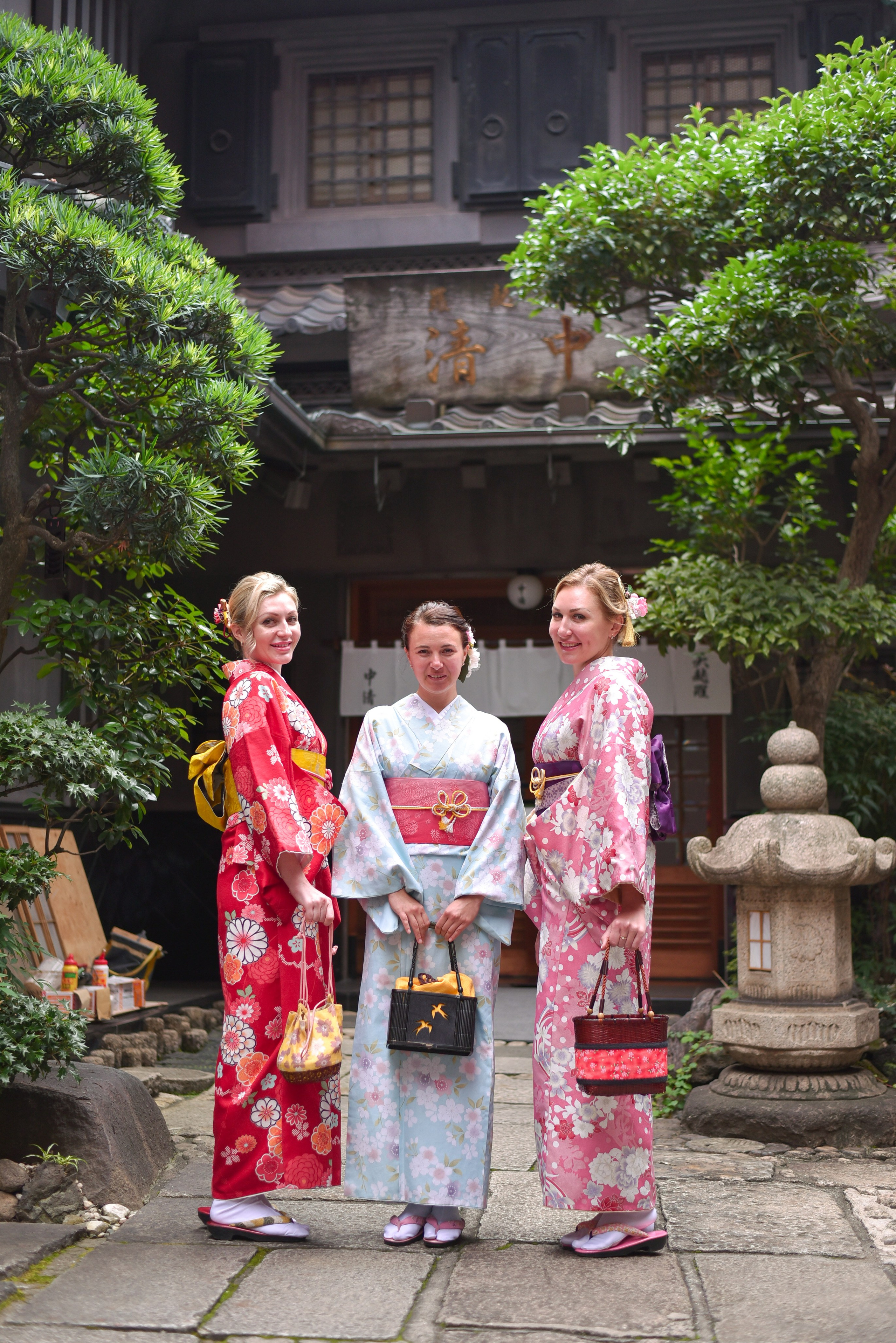 Services Eng. Photographer in Tokyo, Japan