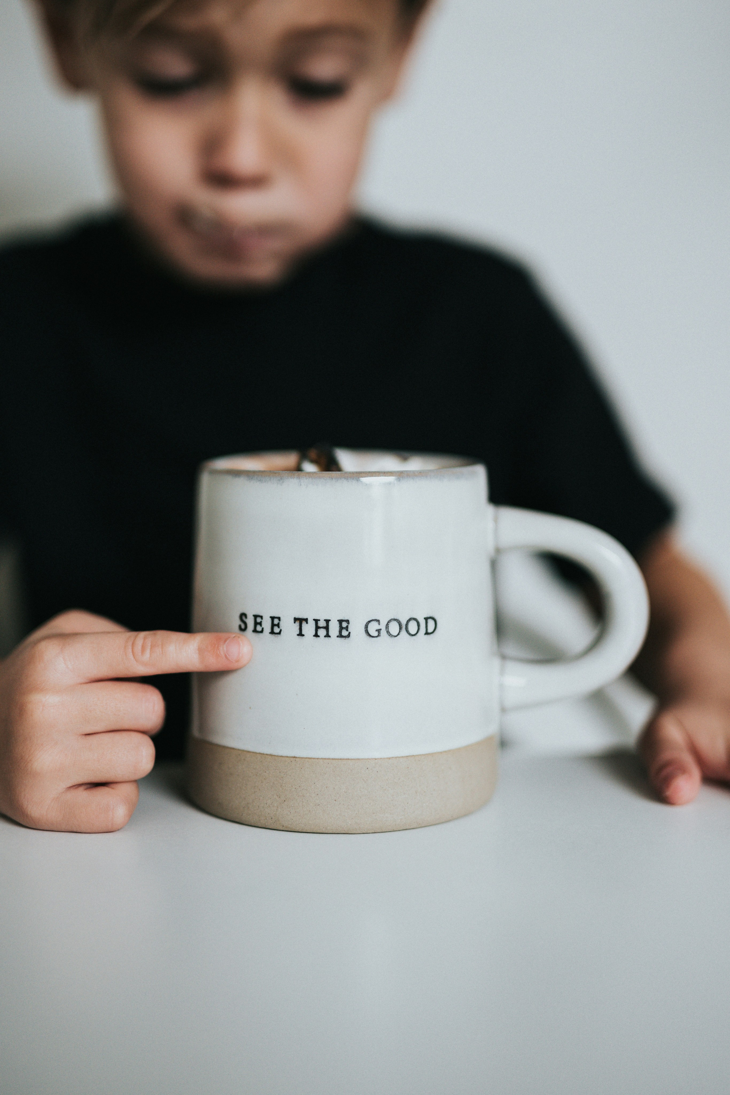 Pozitivní myšlení VS. Pozitivní psychologie. Dana Lišková — Empathetic Photographer | Introspective Artist |Neurodivergent Coach | Founder of Artepy.cz