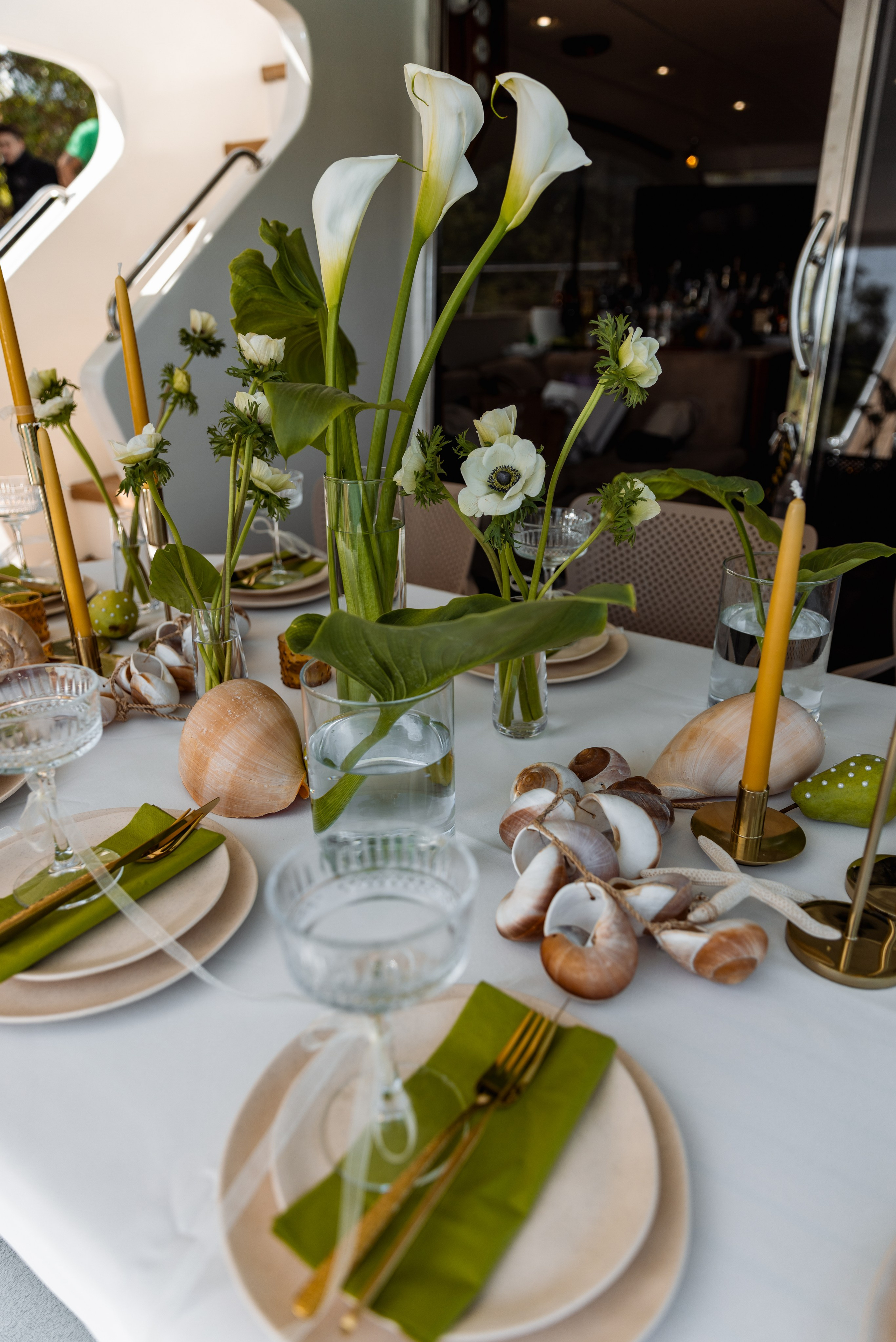 Декор яхты на ваше мероприятия. Украшения яхты на праздник. Декор яхты на свадьбу. ·Флористическое оформление яхты. Украшение живыми цветами на яхту. Декор яхты для свидания. Украшение яхты свечами. Стоимость праздничного украшения на яхте. Полная Декорация Яхты в Турции. Фотосессия на яхте в Турции.Вечерняя прогулка на яхте. Романтический ужин на яхте. Встреча заката на яхте. Незабываемая свадьба в Турции. Свадьба в Турции.