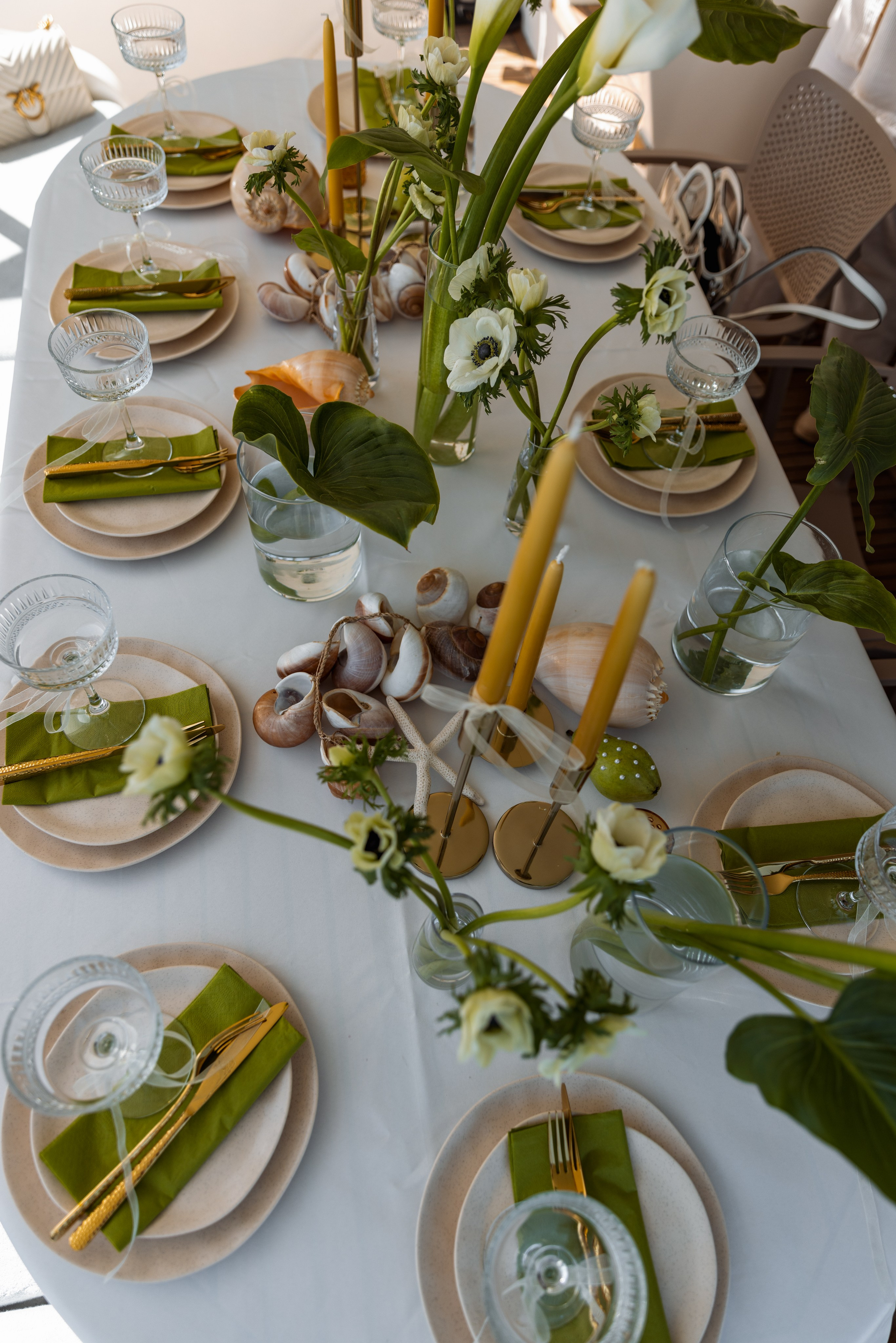 Декор яхты на ваше мероприятия. Украшения яхты на праздник. Декор яхты на свадьбу. ·Флористическое оформление яхты. Украшение живыми цветами на яхту. Декор яхты для свидания. Украшение яхты свечами. Стоимость праздничного украшения на яхте. Полная Декорация Яхты в Турции. Фотосессия на яхте в Турции.Вечерняя прогулка на яхте. Романтический ужин на яхте. Встреча заката на яхте. Незабываемая свадьба в Турции. Свадьба в Турции.