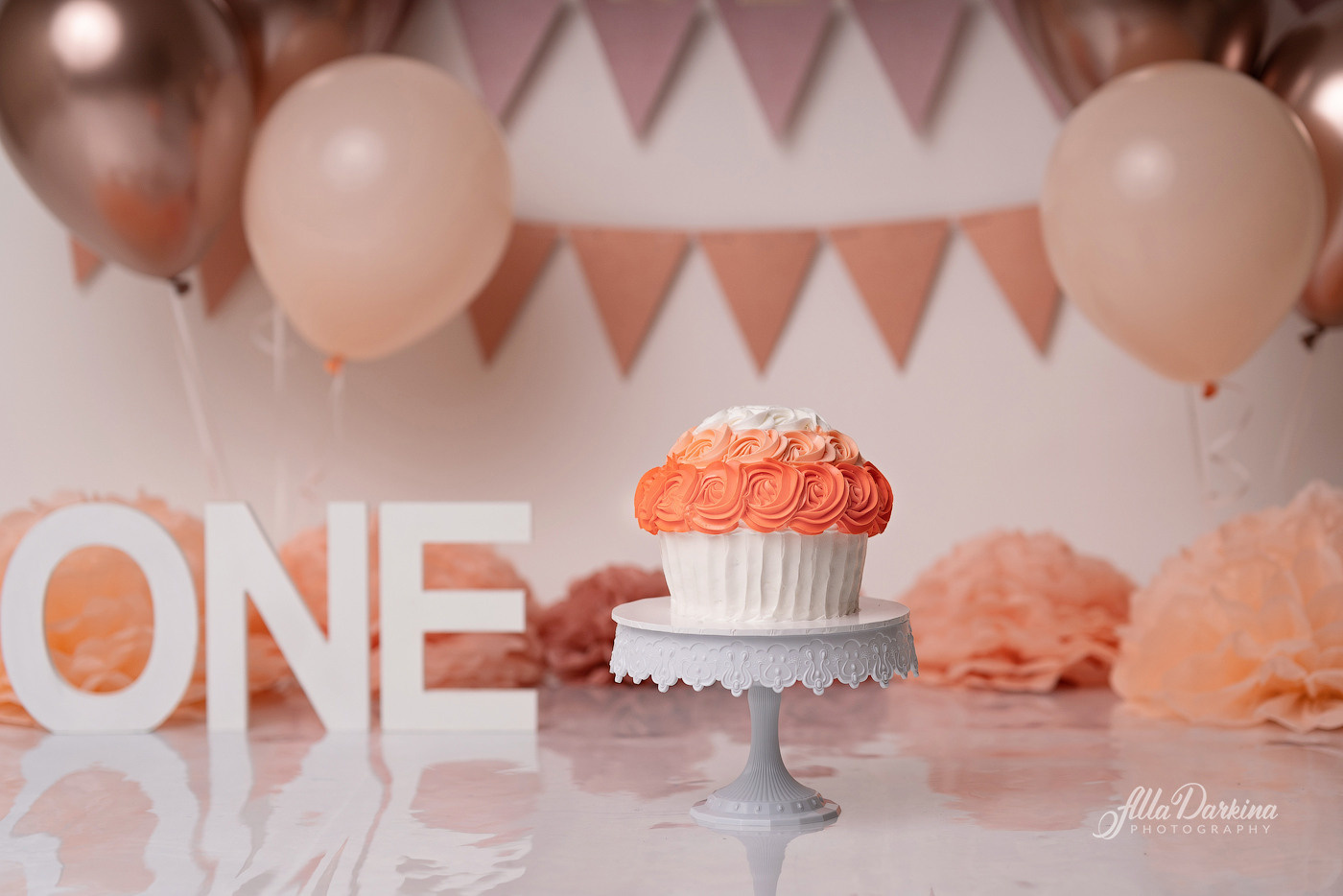 Cake Smash Themes. Newborn and family photographer. Hills District. Sydney