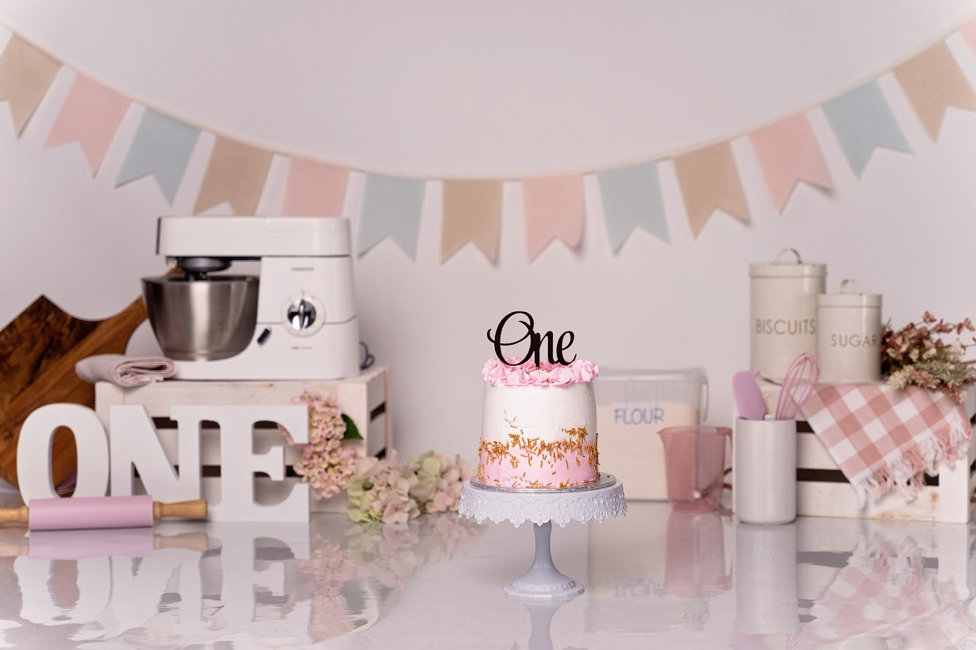 Cake Smash Themes. Newborn and family photographer. Hills District. Sydney
