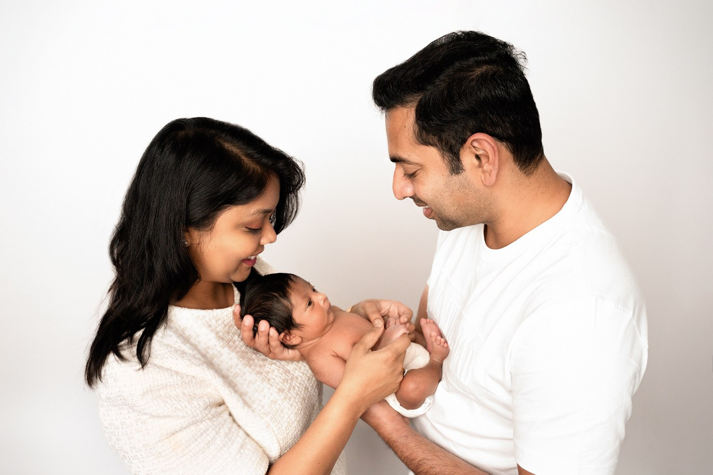 WHEN SHOULD YOU BOOK A NEWBORN PHOTOSHOOT?. Newborn and family photographer. Hills District. Sydney