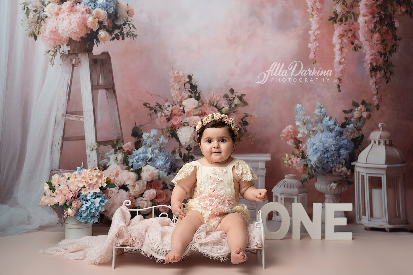 Cake Smash Themes. Newborn and family photographer. Hills District. Sydney