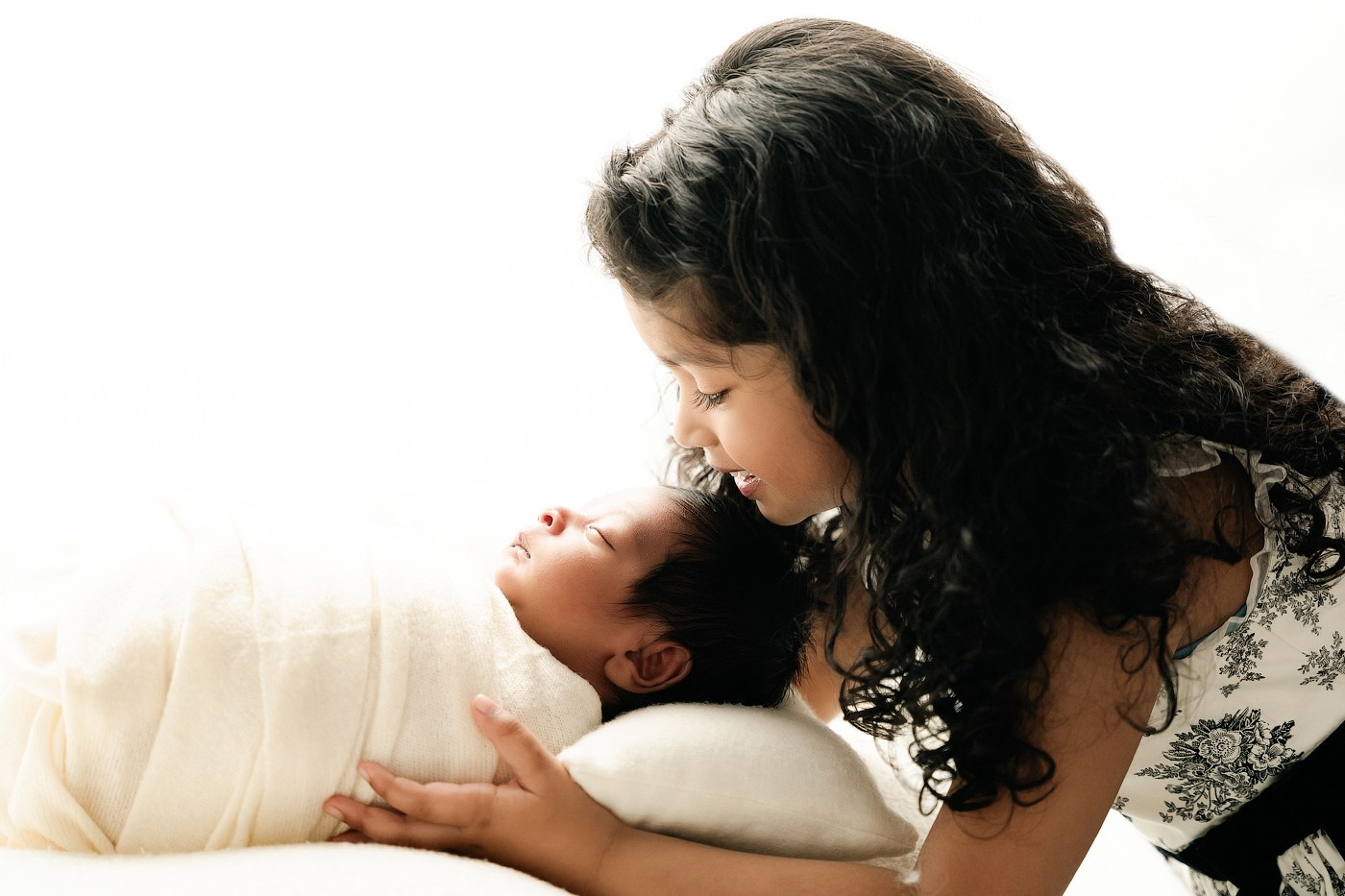 WHEN SHOULD YOU BOOK A NEWBORN PHOTOSHOOT?. Newborn and family photographer. Hills District. Sydney