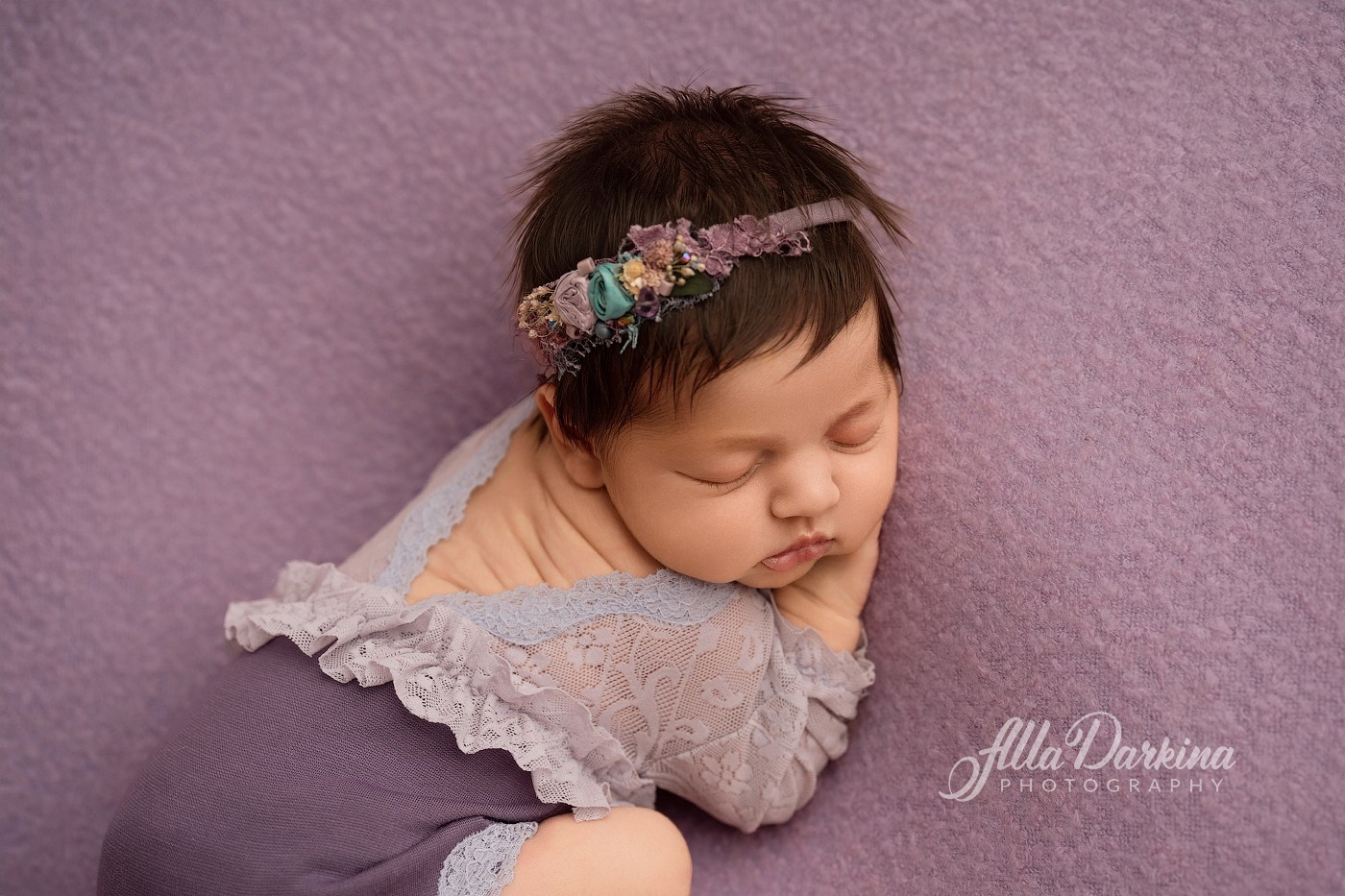 Newborn baby’s cues