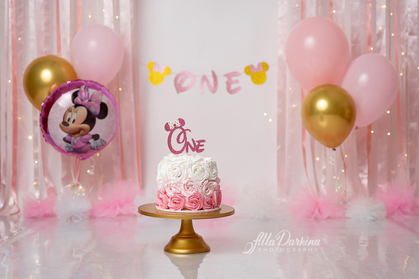 Cake Smash Themes. Newborn and family photographer. Hills District. Sydney
