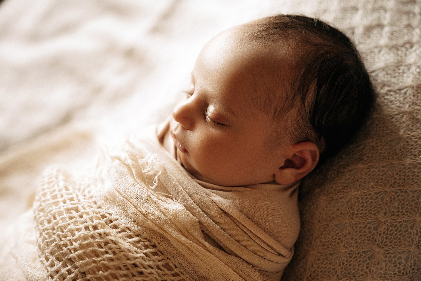 WHEN SHOULD YOU BOOK A NEWBORN PHOTOSHOOT?. Newborn and family photographer. Hills District. Sydney