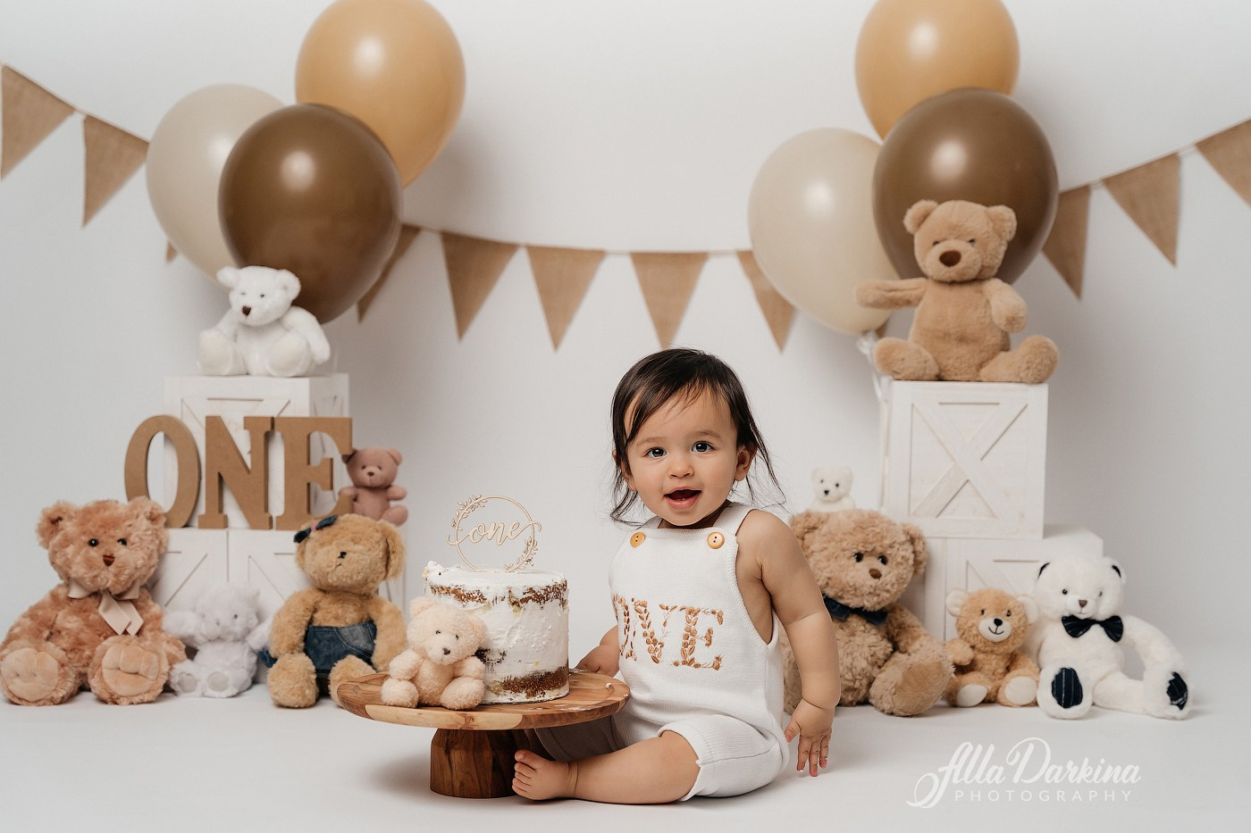 Cake Smash Themes. Newborn and family photographer. Hills District. Sydney