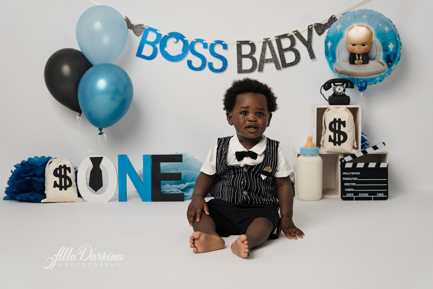 Cake Smash Themes. Newborn and family photographer. Hills District. Sydney