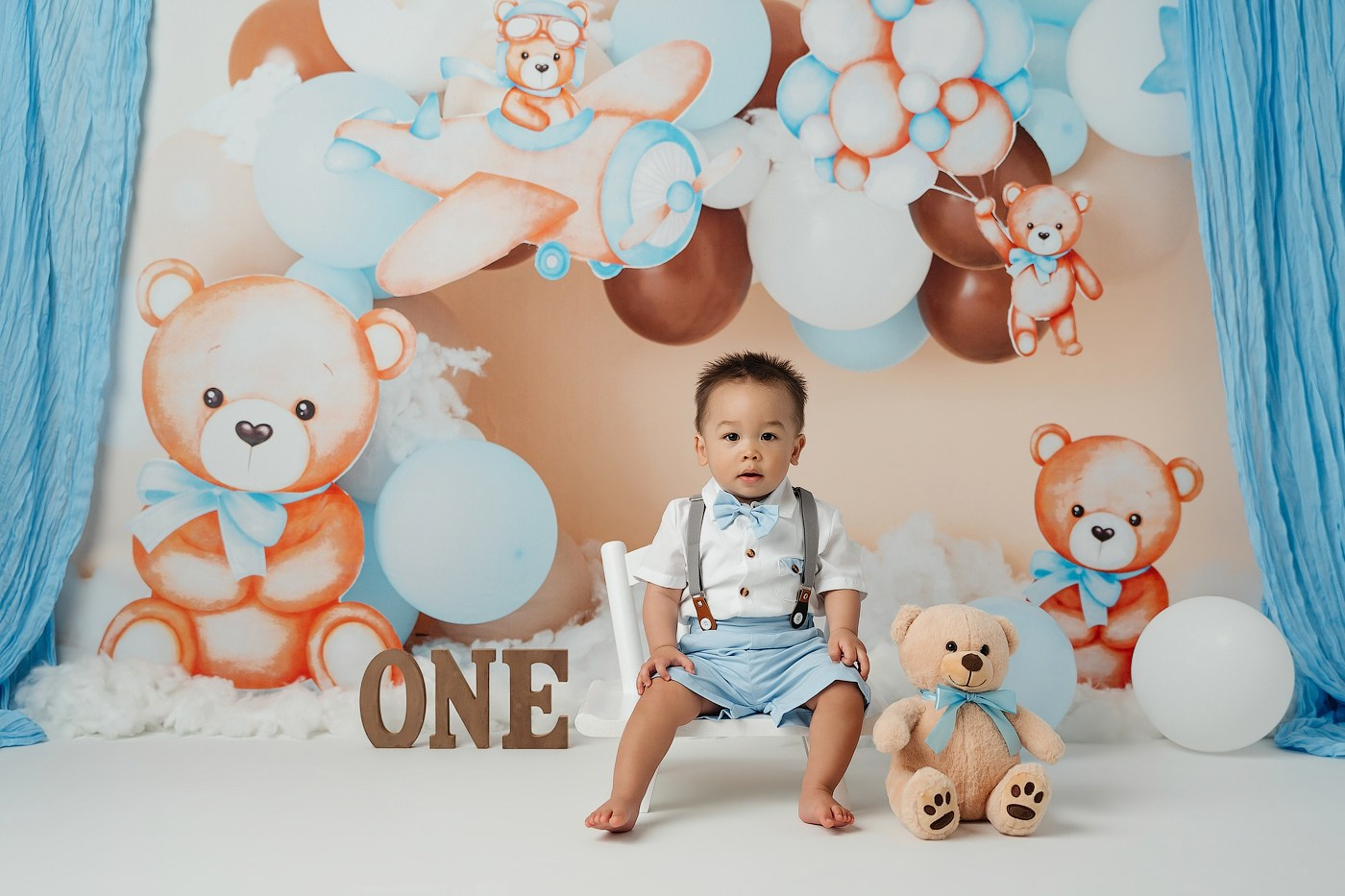 Cake Smash Themes. Newborn and family photographer. Hills District. Sydney