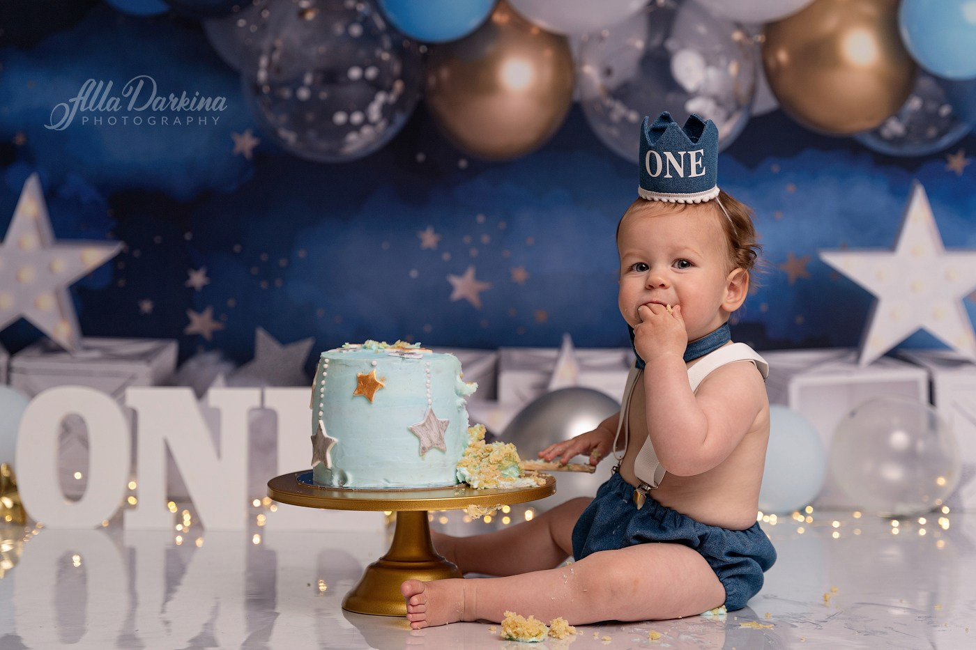 What to expect at a Cake Smash Photography Session. Newborn and family photographer. Hills District. Sydney