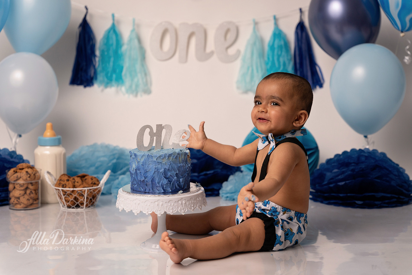 Cake Smash Themes. Newborn and family photographer. Hills District. Sydney