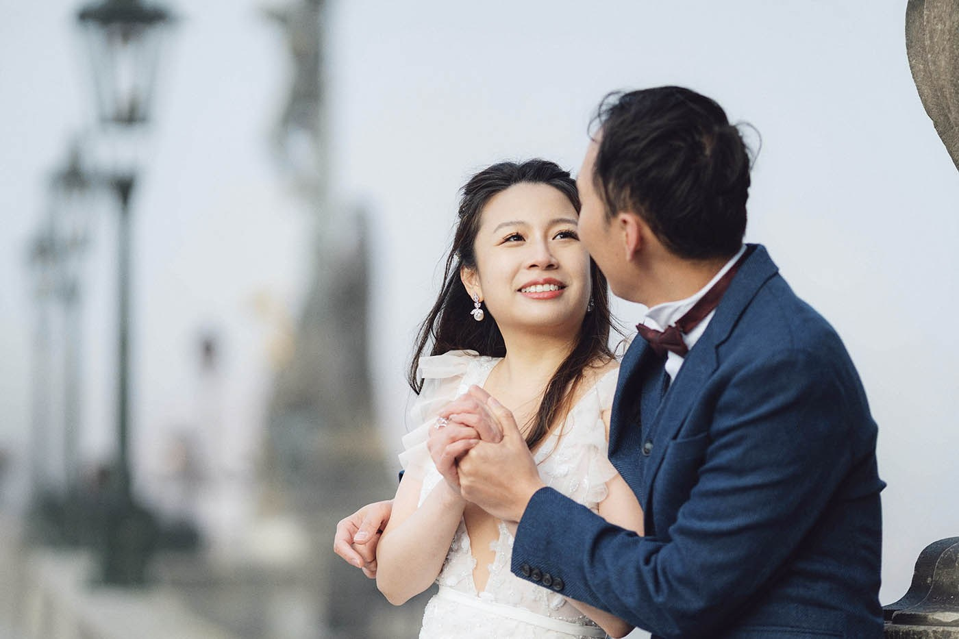 Jessica & Ronald — Misty November Pre-Wedding in Prague
