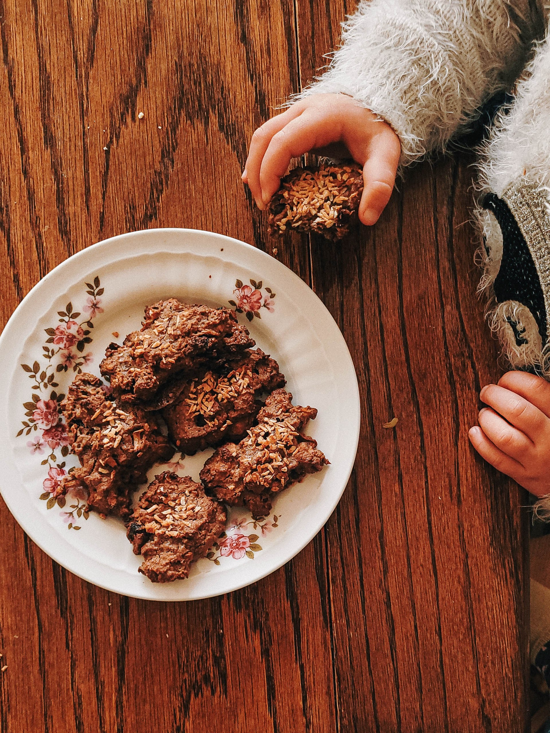 Auzu pārslu cepumi ar ābolu un ogām