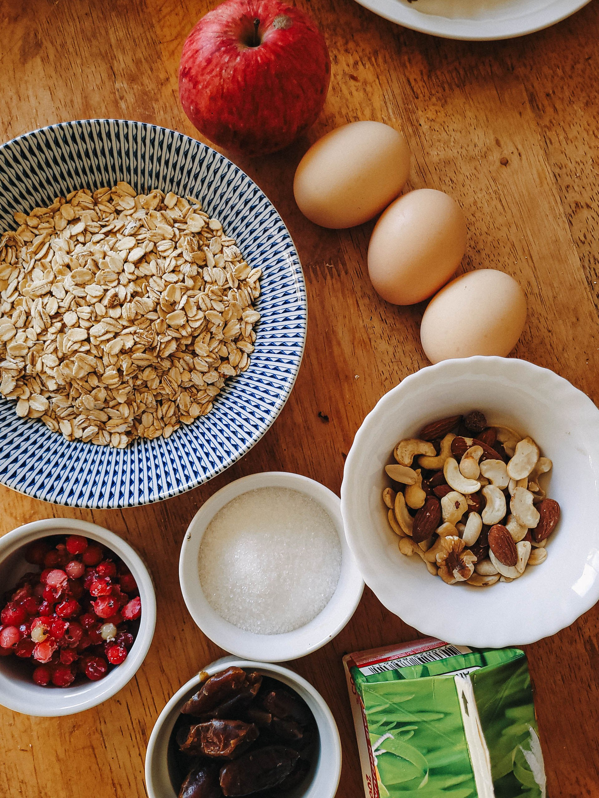 Auzu pārslu cepumi ar ābolu un ogām