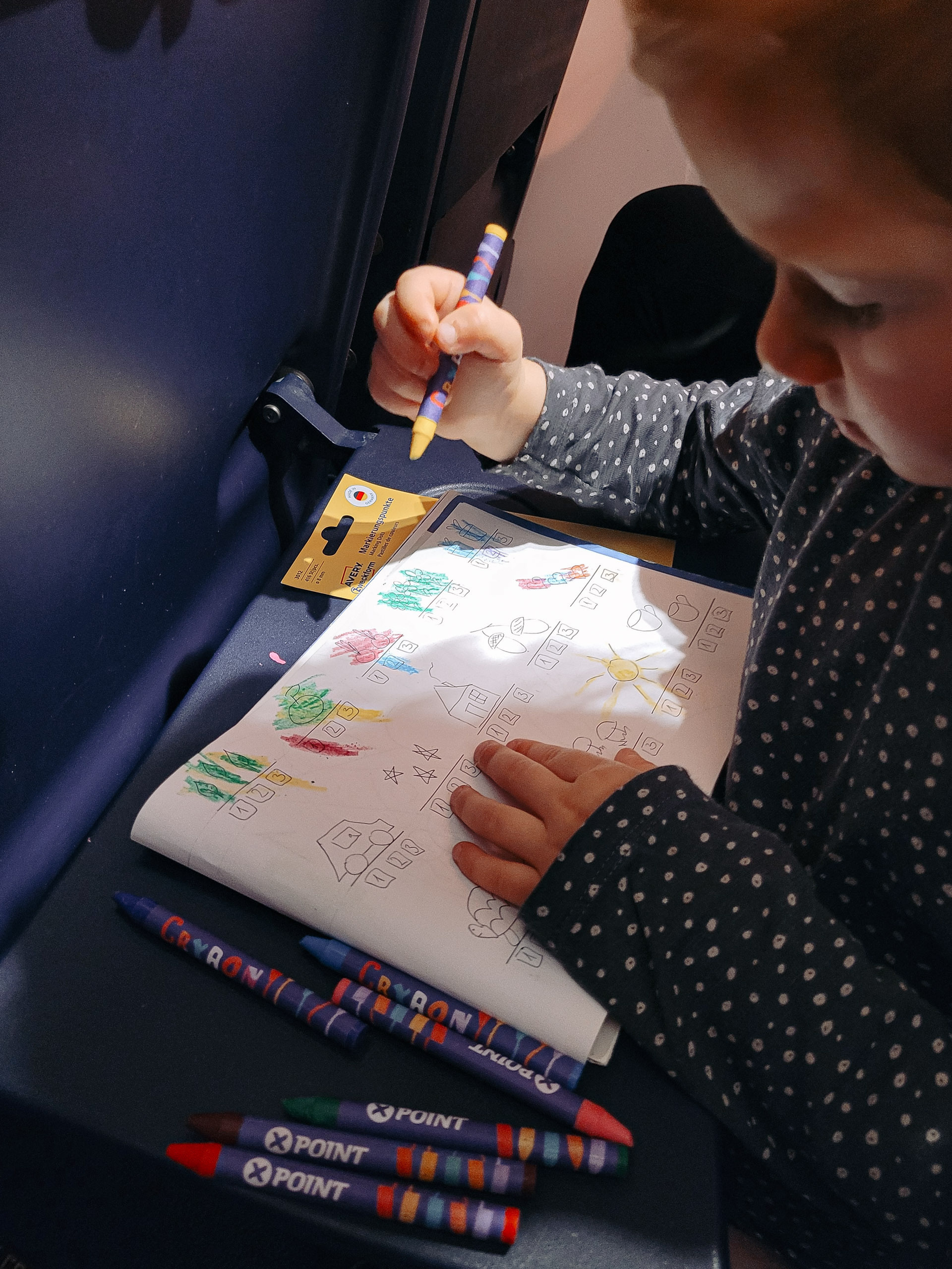 kā vieglāk lidot ar bērniem