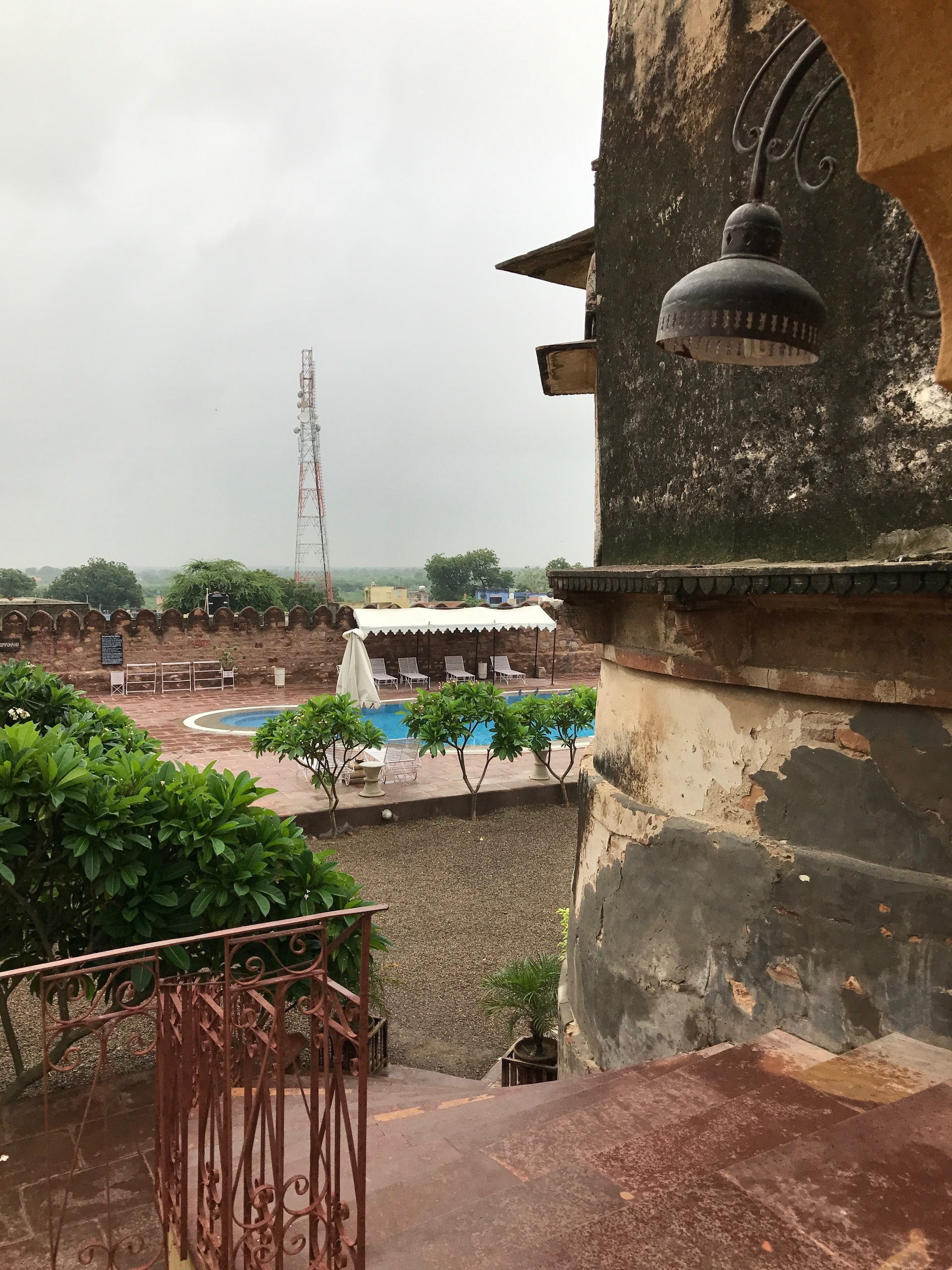 India. Milok et Kirok sont des gens positifs et réels. Nous serons ravis de v