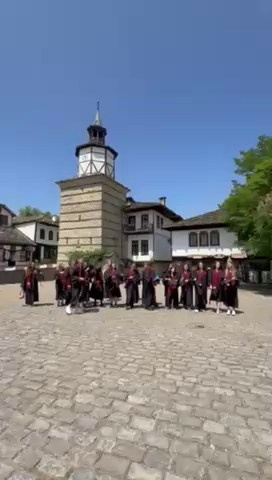 НГПИ „Тревненска школа“ — Трявна. Тоги и шапки за дипломиране от производител | Талис-М