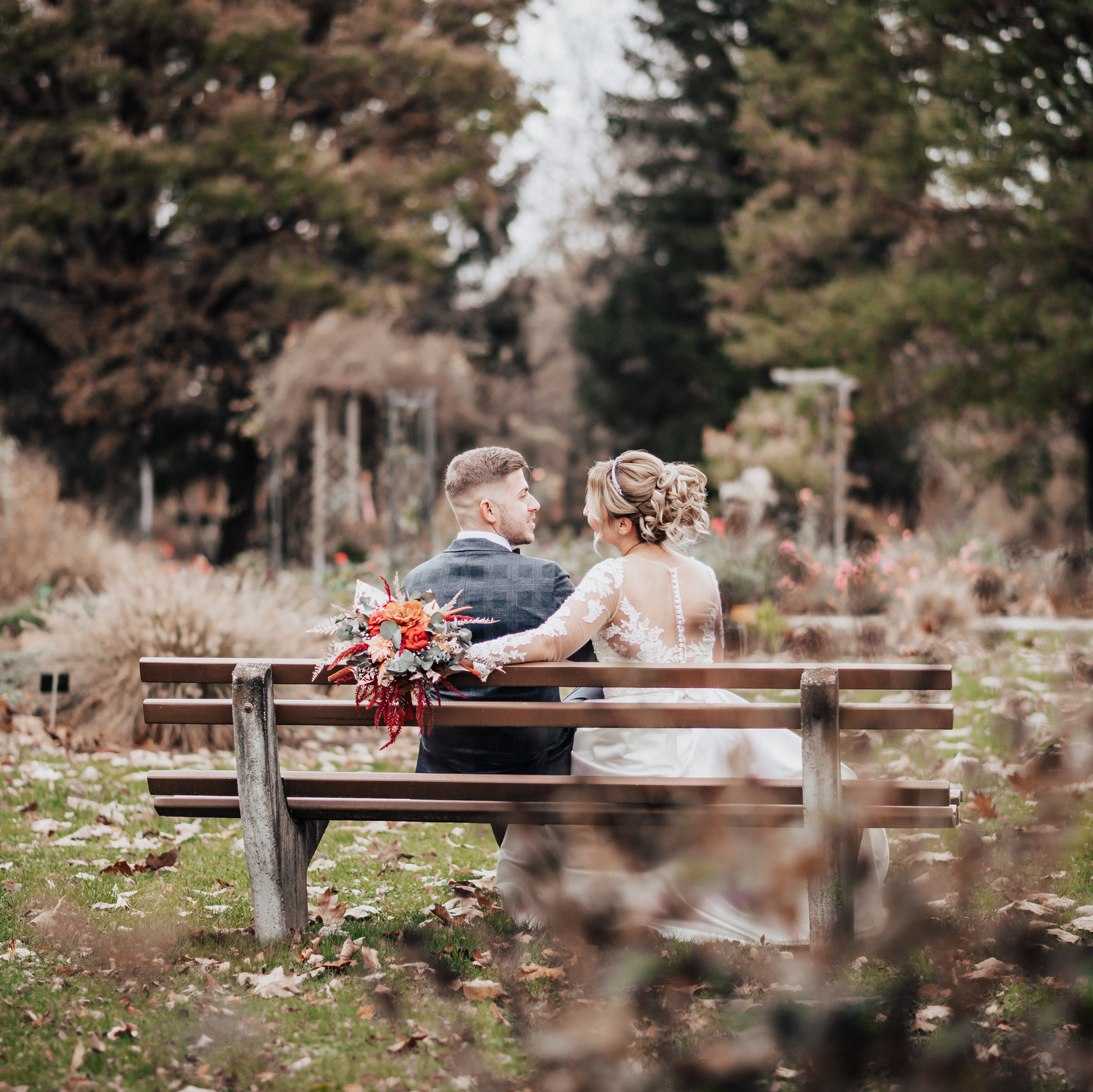 Hochzeitsreportage. Ich bin Max, Designer, Art & Hochzeitsfotograf aus Germaringen