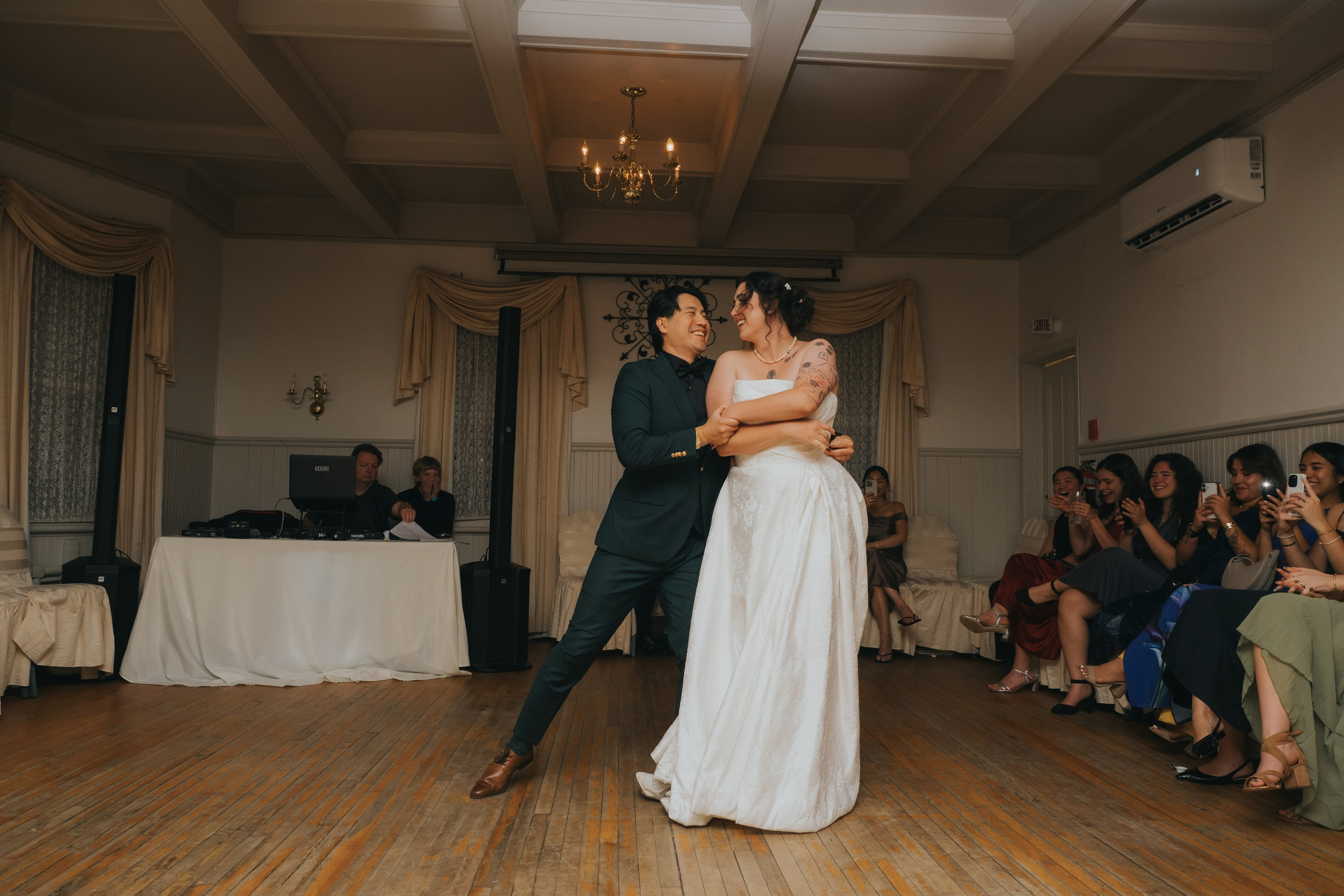 The most romantic rustic wedding venues in and around Montreal. Montreal Wedding Photographer — Muriel Oe Photo