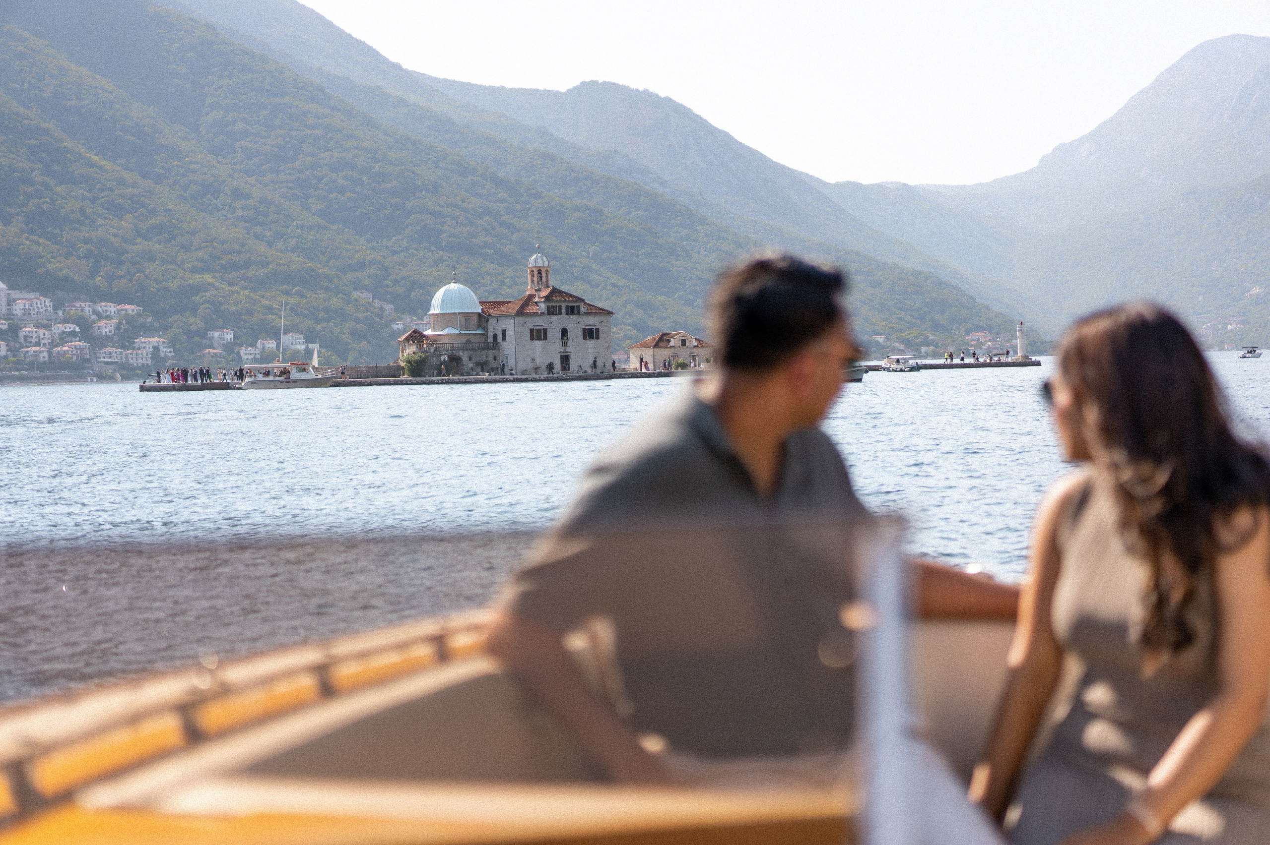 Bootaanzoek bij Our Lady of the Rocks in Perast, Montenegro