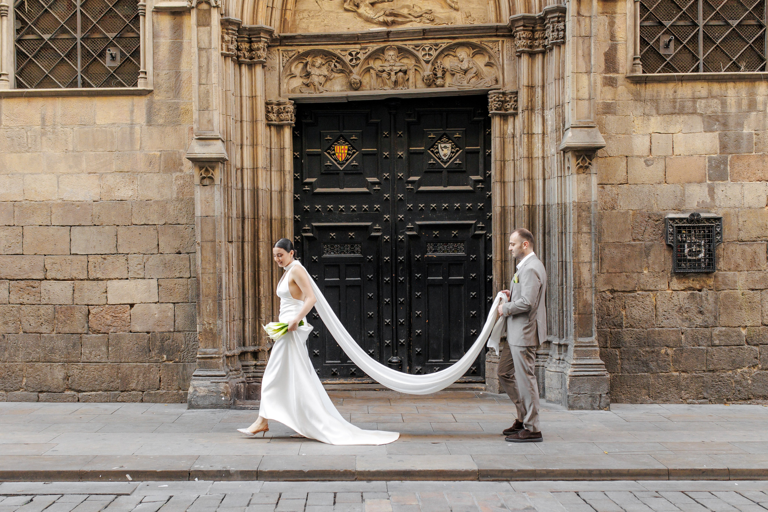 Engagement Session in Barcelona’s Gothic Quarter. Wedding Photographer in Barcelona Lana Alekhina