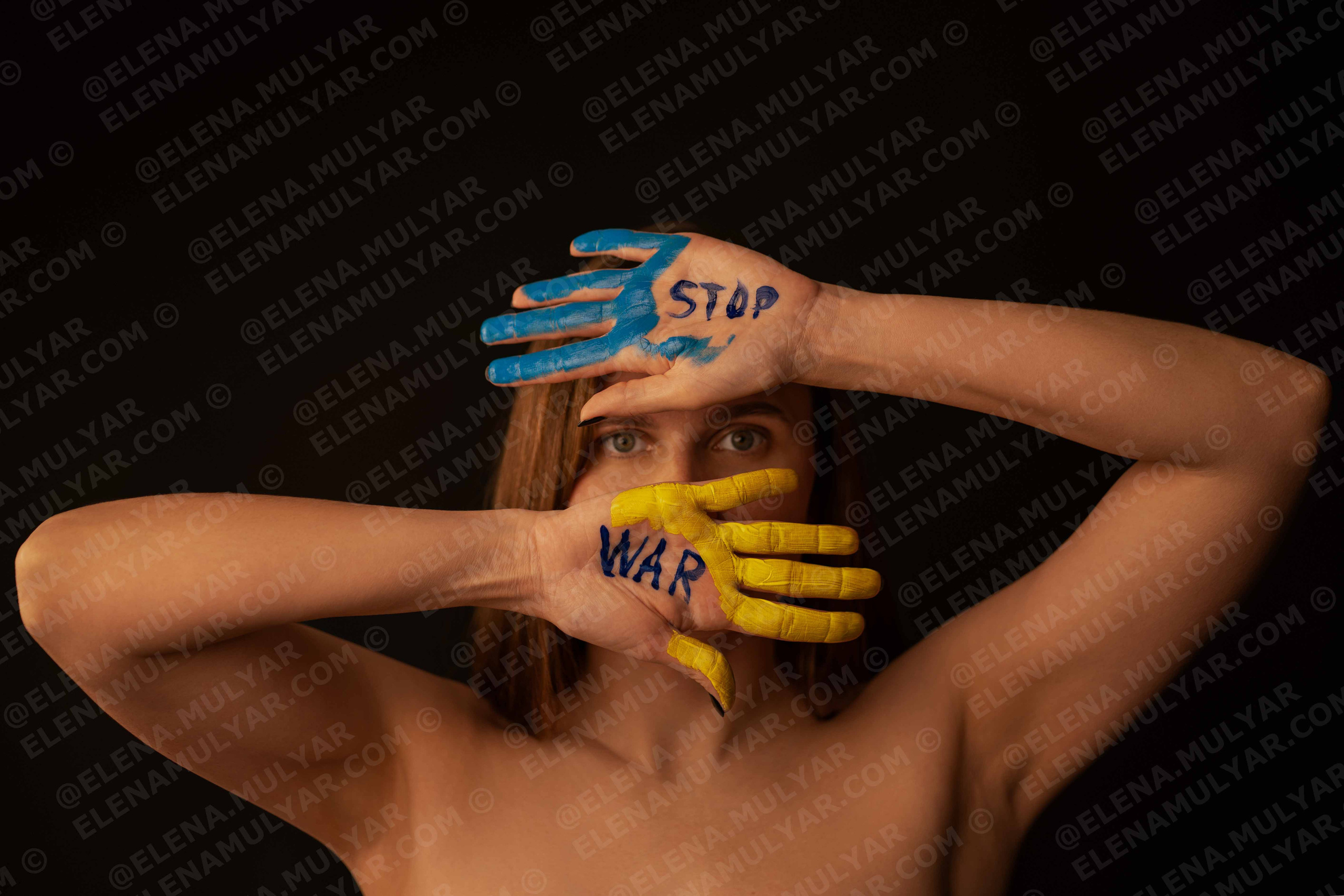 GALERIA BENEFICA 💛💙. Fotógrafo de bodas y familias en España, Málaga, Marbella