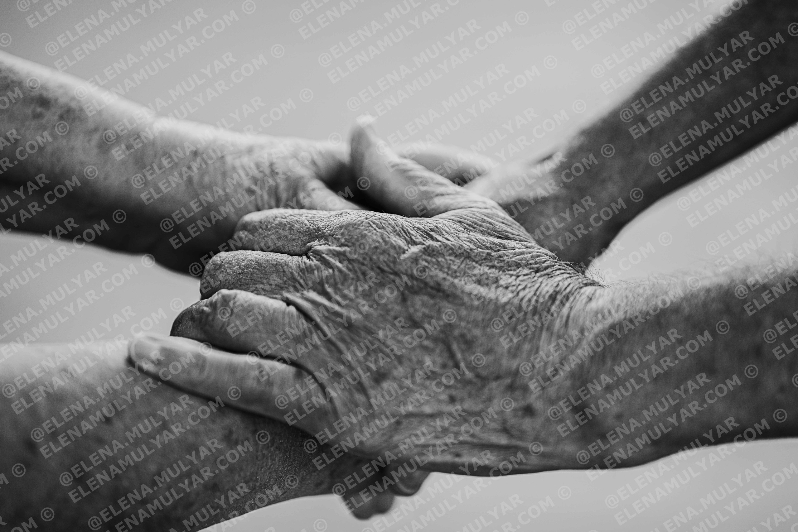 GALERIA BENEFICA 💛💙. Fotógrafo de bodas y familias en España, Málaga, Marbella