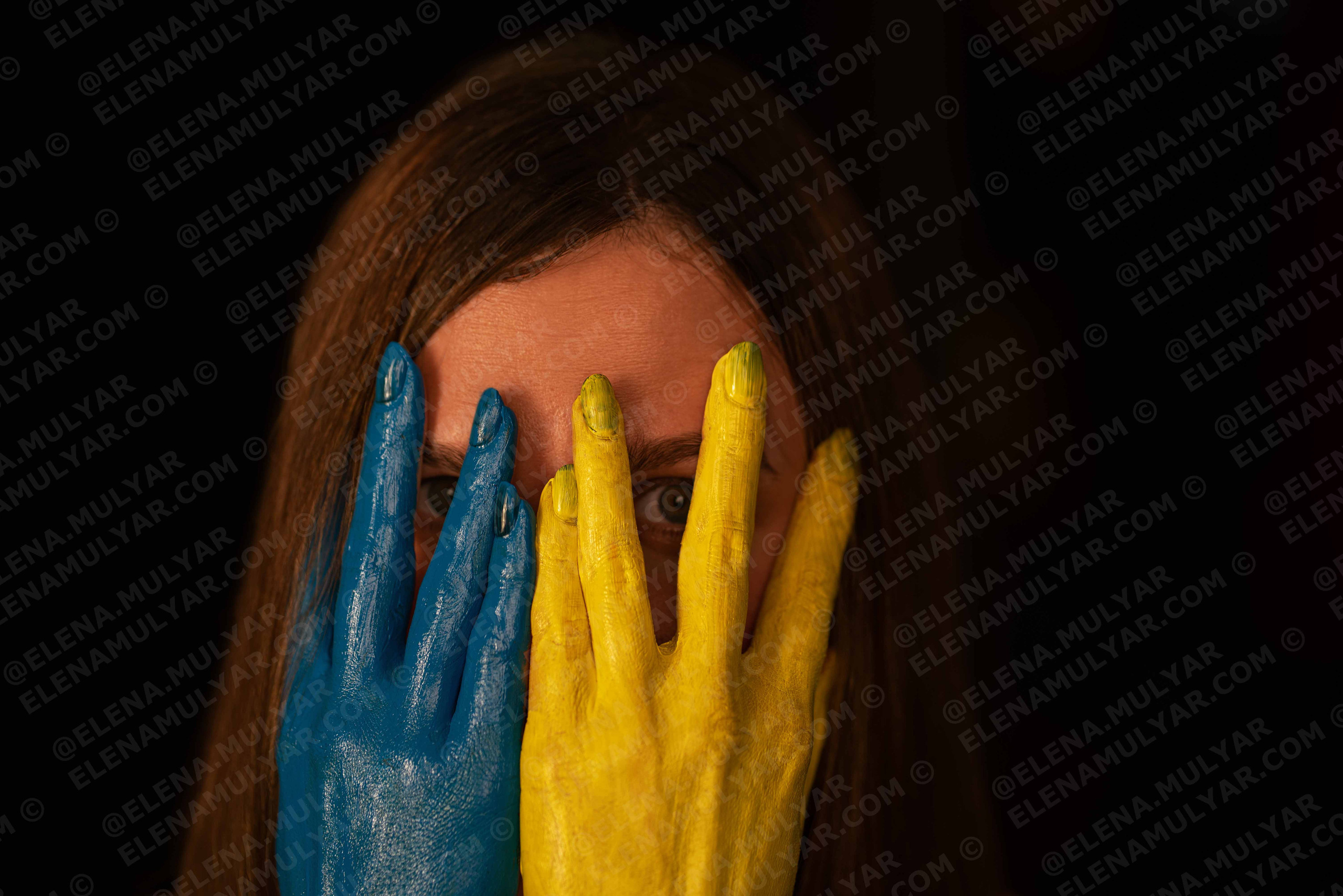 GALERIA BENEFICA 💛💙. Fotógrafo de bodas y familias en España, Málaga, Marbella