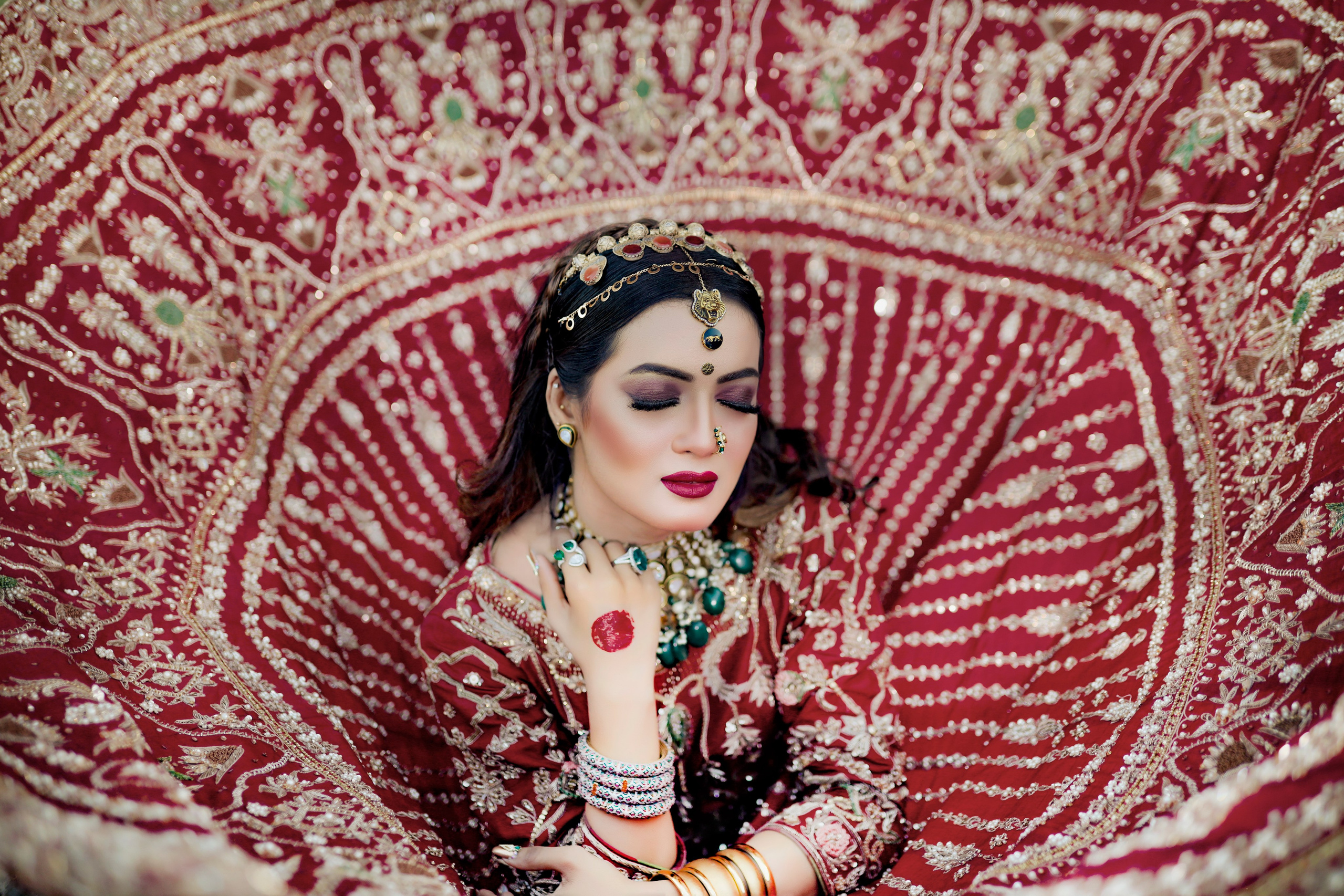 Contact. Amna Ghafoor Photography