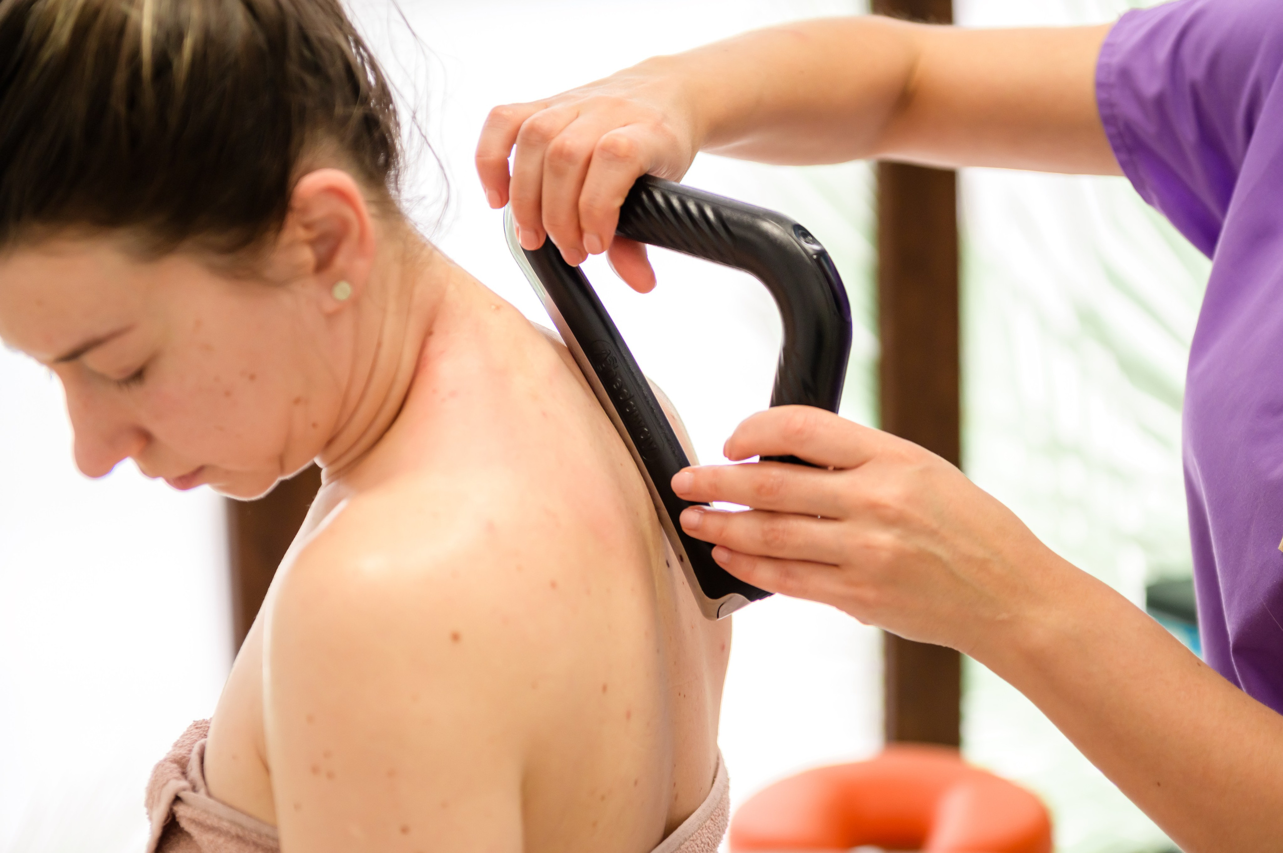 IASTM (Instrument Assisted Soft Tissue Mobilization). Newsportevents- Recuperare & Relaxare, Kinetoterapie, Masaj, Refacere, Stretching, Osteopatie, Recuperare, Tecar