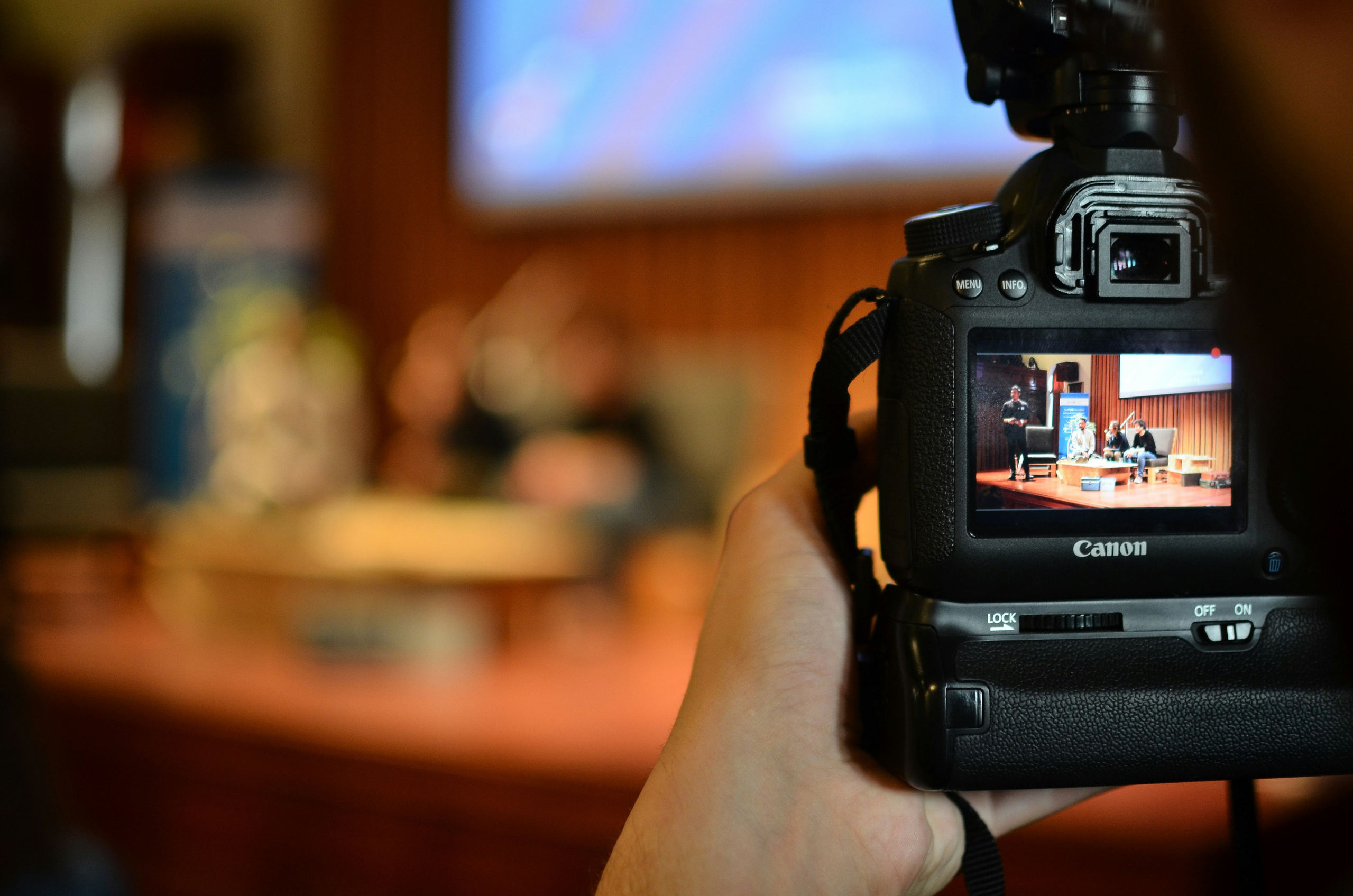 Promocionando eventos con fotos: ¿por qué contratar a un fotógrafo para tu fiesta?