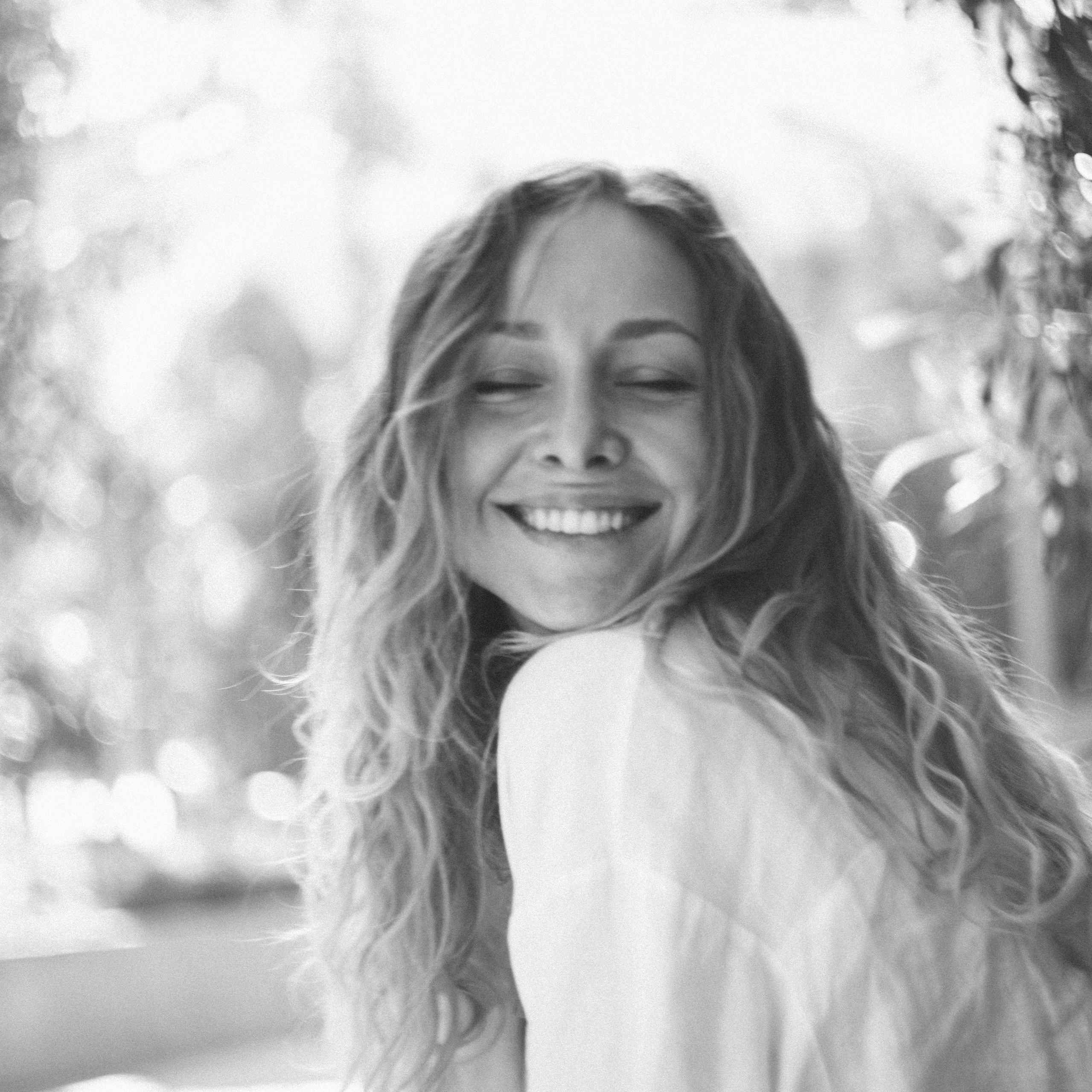 Contact. Professional Photographer Abu Dhabi, Dubai — Yulia Ismoilova | 2025