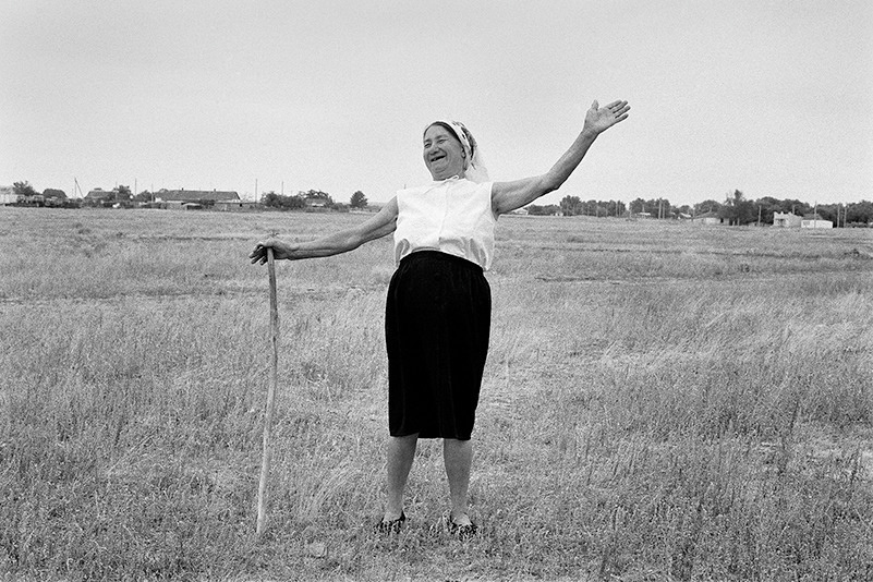 «Миша Масленников, фотографирующий степь». Миша Масленников. Документальная фотография. Одесса