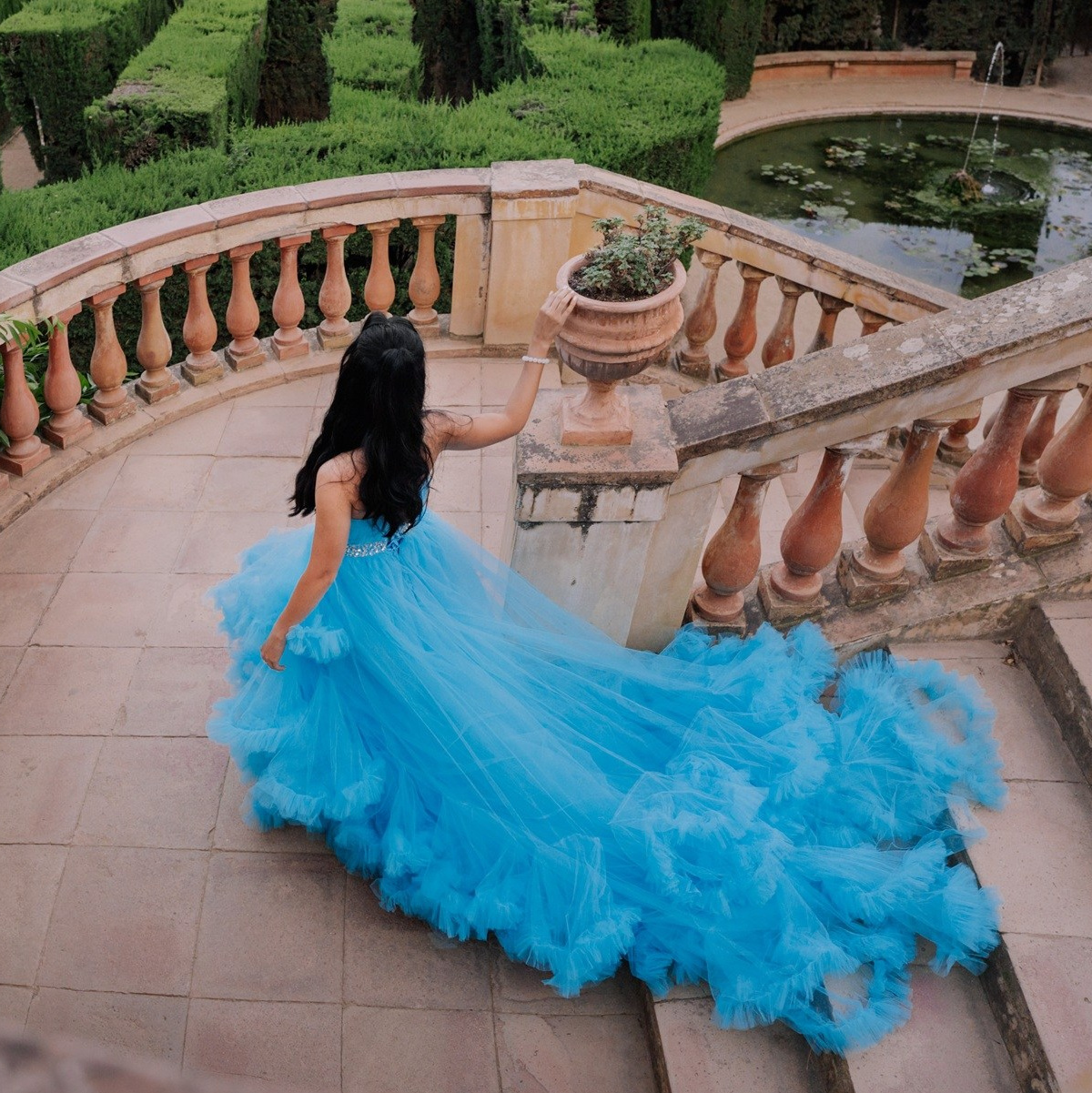 DiaFoto Luxury Dress Photoshoot in Barcelona | Dress Rental & Wow