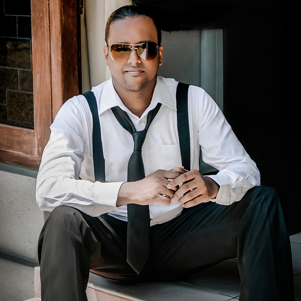 Contacts wedding photographer fashion photographer in Sri Lanka. Photographer & wedding planner in Sri Lanka