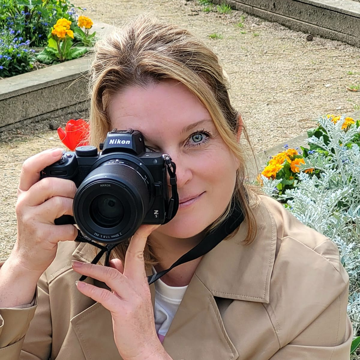 Contacts. Alina Tagzieva- a photograper in Paris