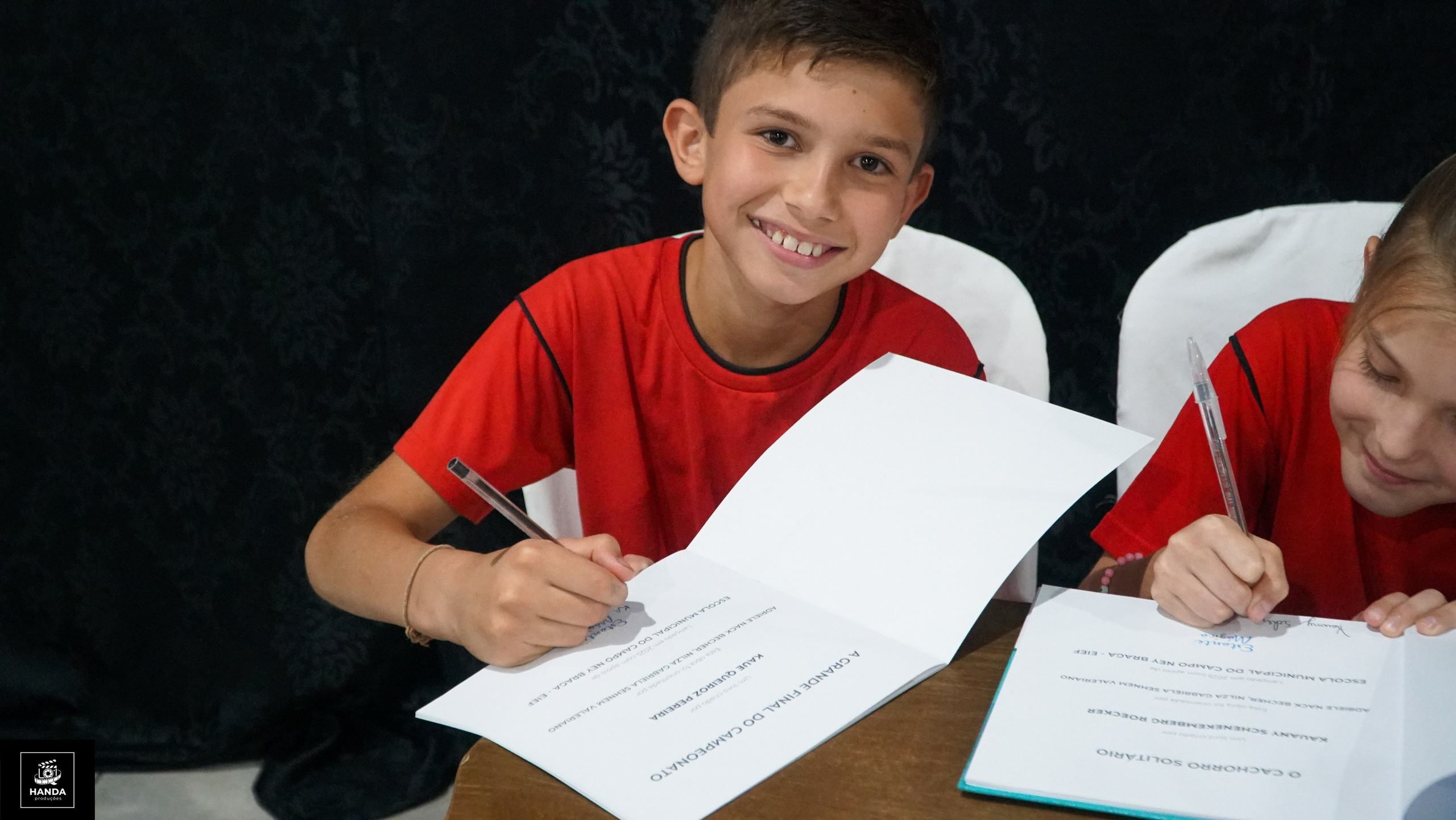 Noite autógrafos colégio Aurélio Buarque de Holanda. Handa Produções