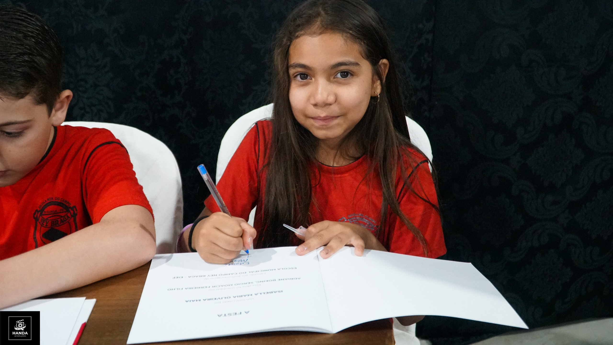 Noite autógrafos colégio Aurélio Buarque de Holanda. Handa Produções