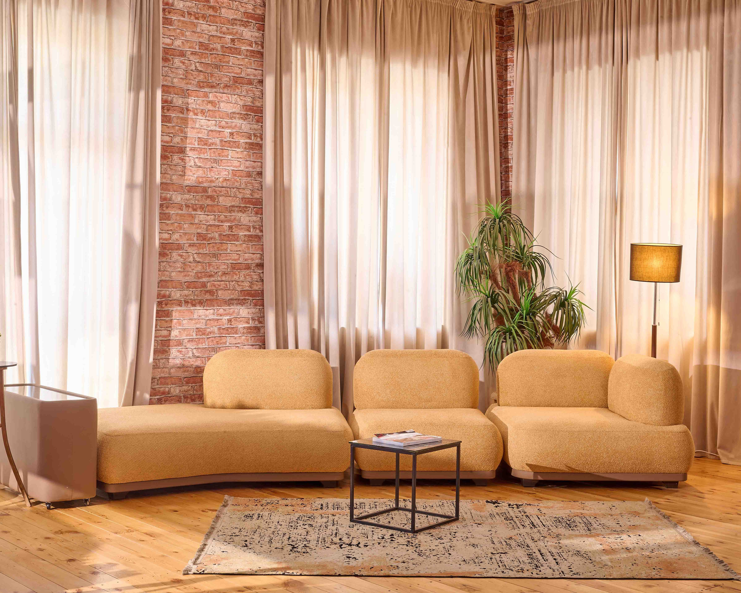 Зал «Loft» — (ул.Бабура, 73Б). 2astudio.uz