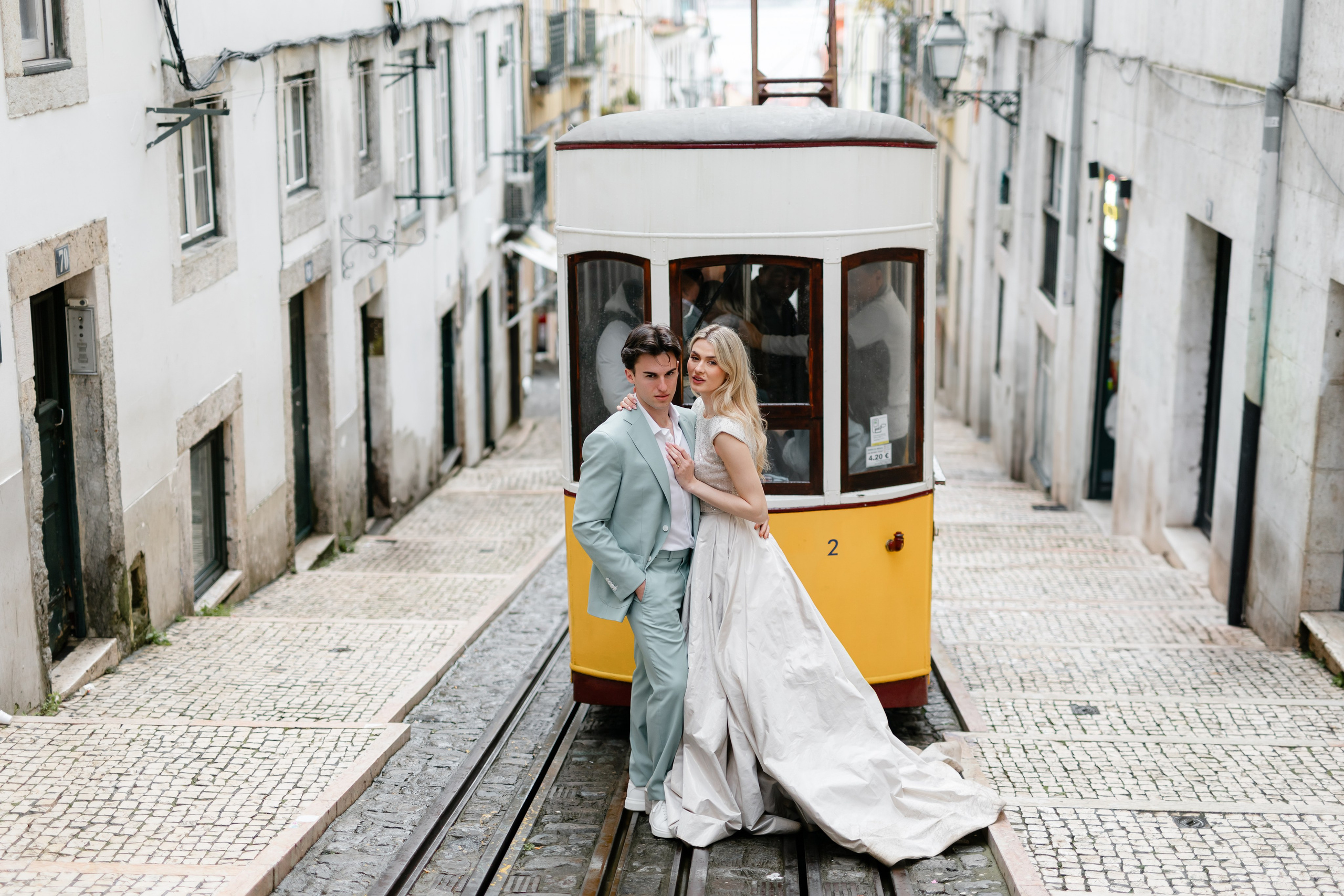 Vivien & Razvan. Main