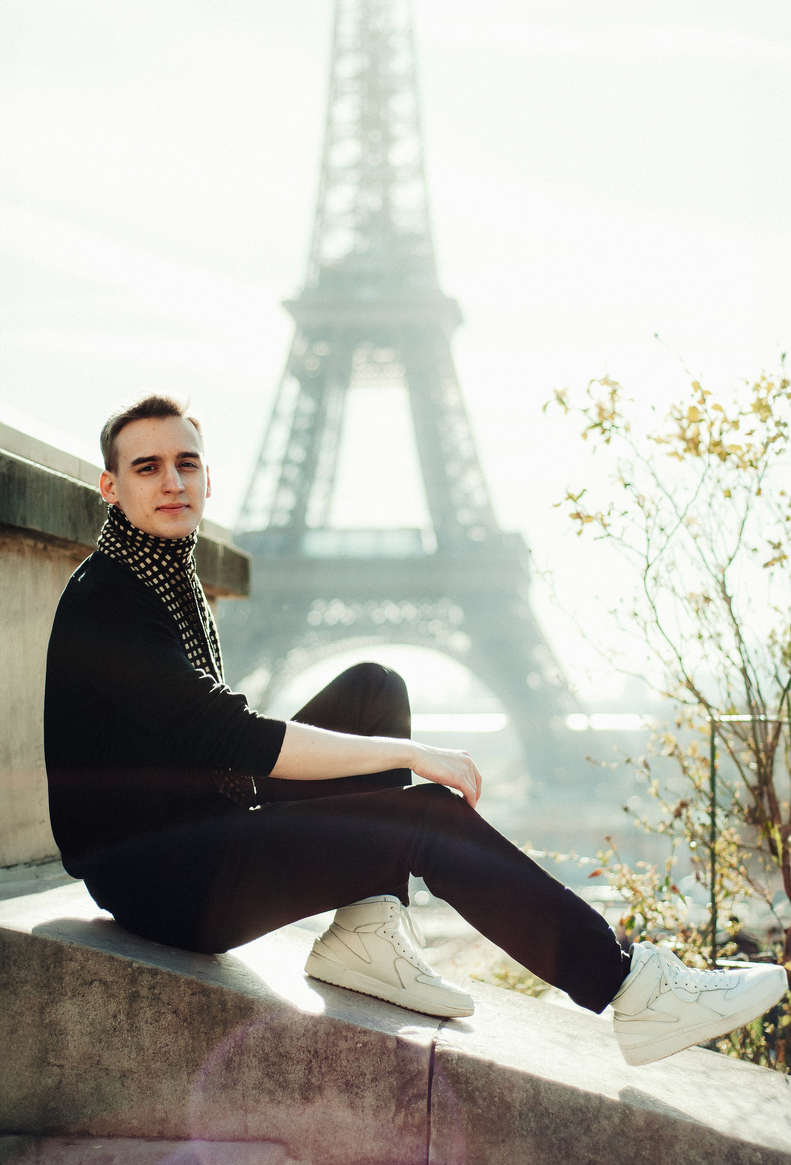Мужская фотосессия у Эйфелевой башни. Фотограф в Париже Полина Осипова