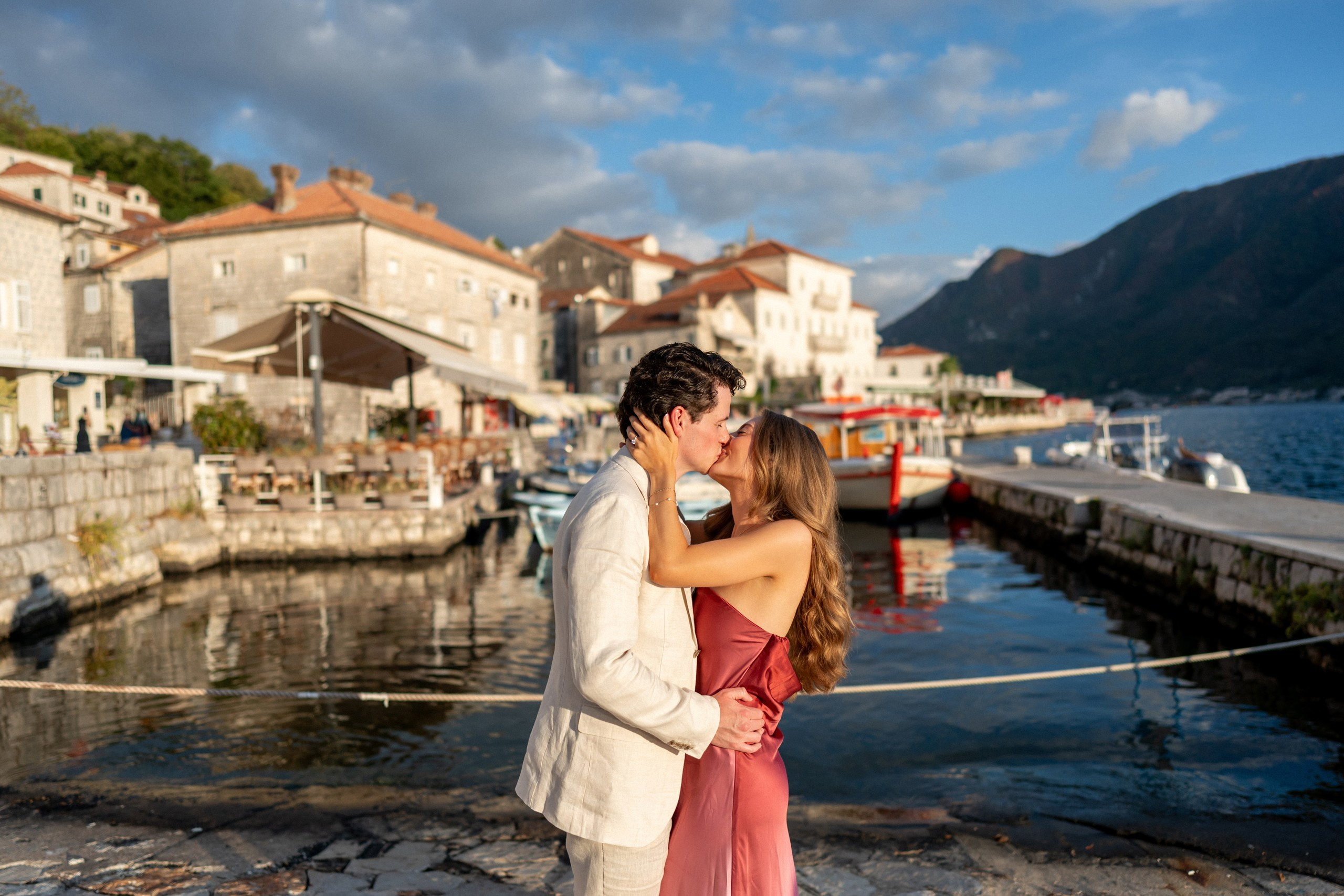 Proposal in Perast during the photoshoot. Fotograf & Videograf in Montenegro | Maria & Vasilii