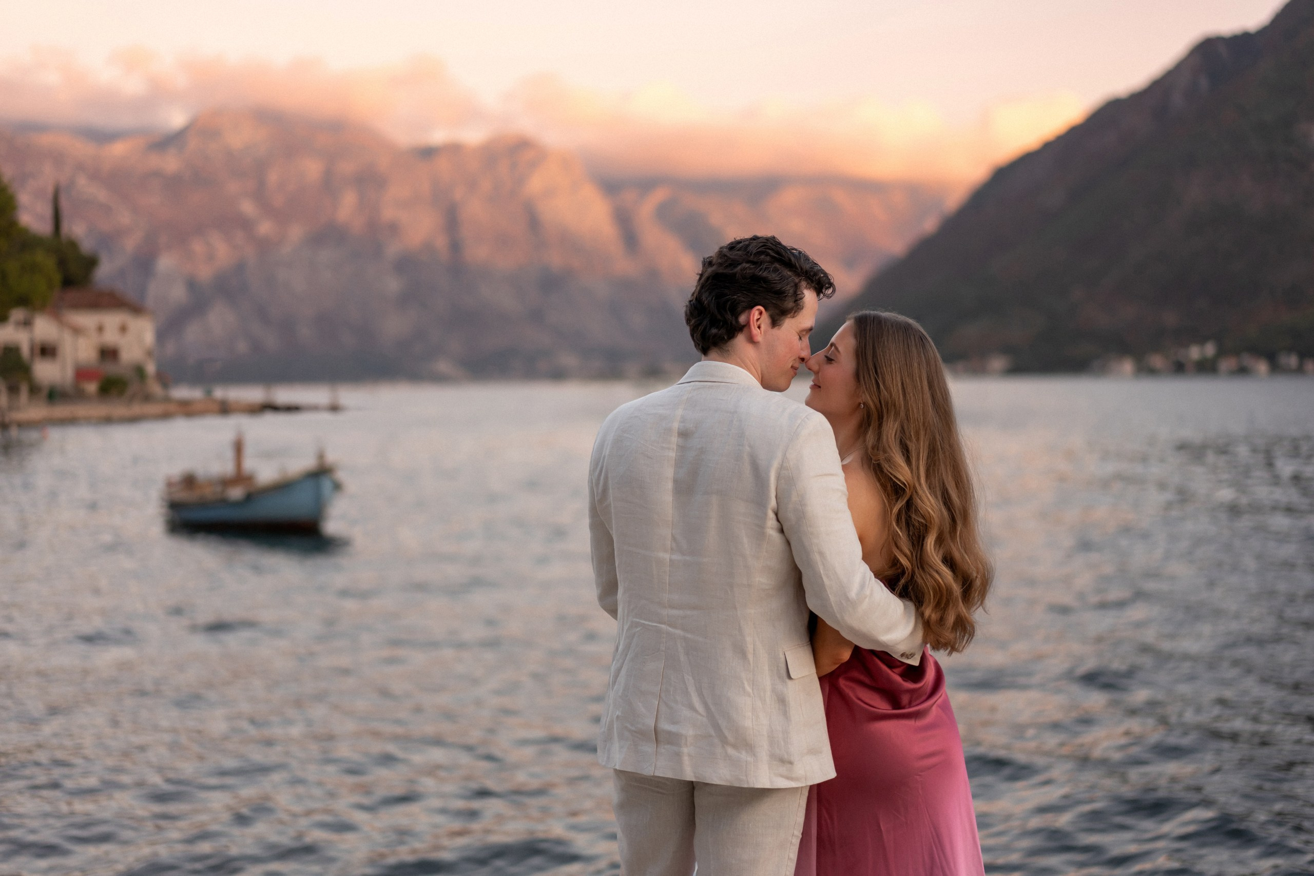 Proposal in Perast during the photoshoot. Fotograf & Videograf in Montenegro | Maria & Vasilii