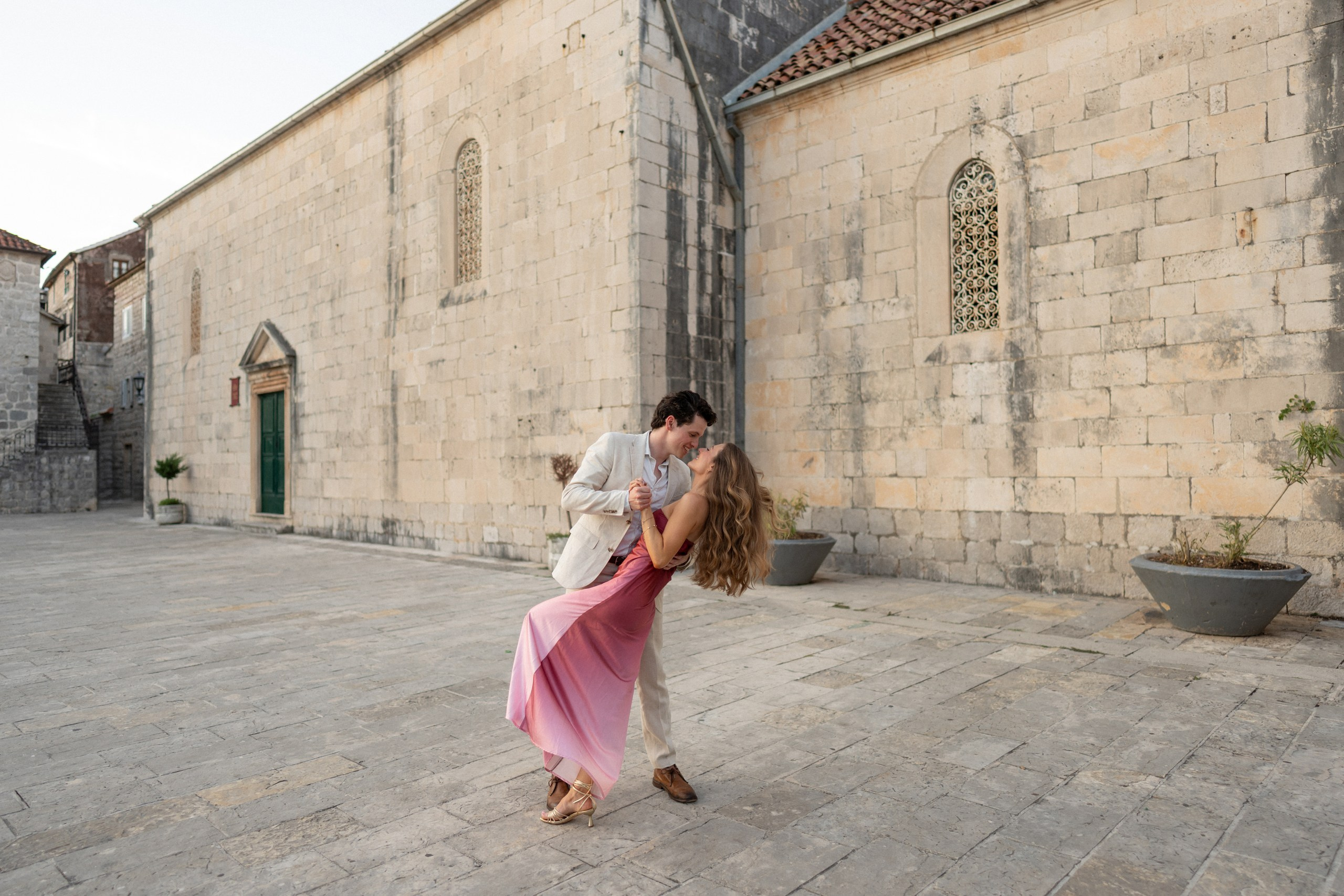 Proposal in Perast during the photoshoot. Fotograf & Videograf in Montenegro | Maria & Vasilii