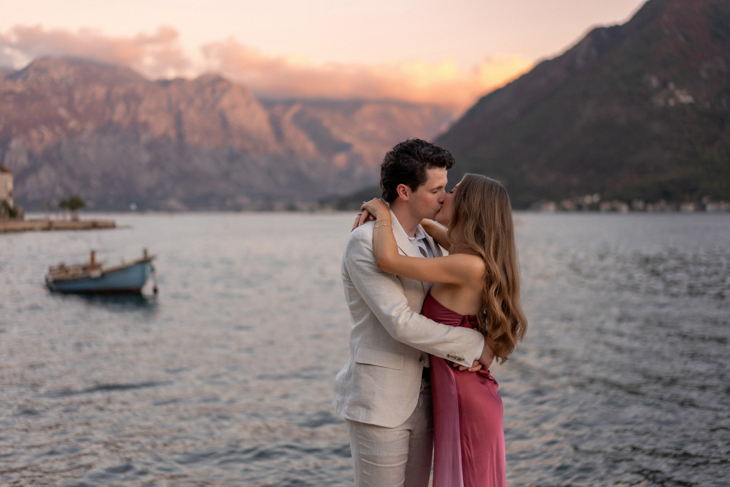 Proposal in Perast during the photoshoot. Fotograf & Videograf in Montenegro | Maria & Vasilii