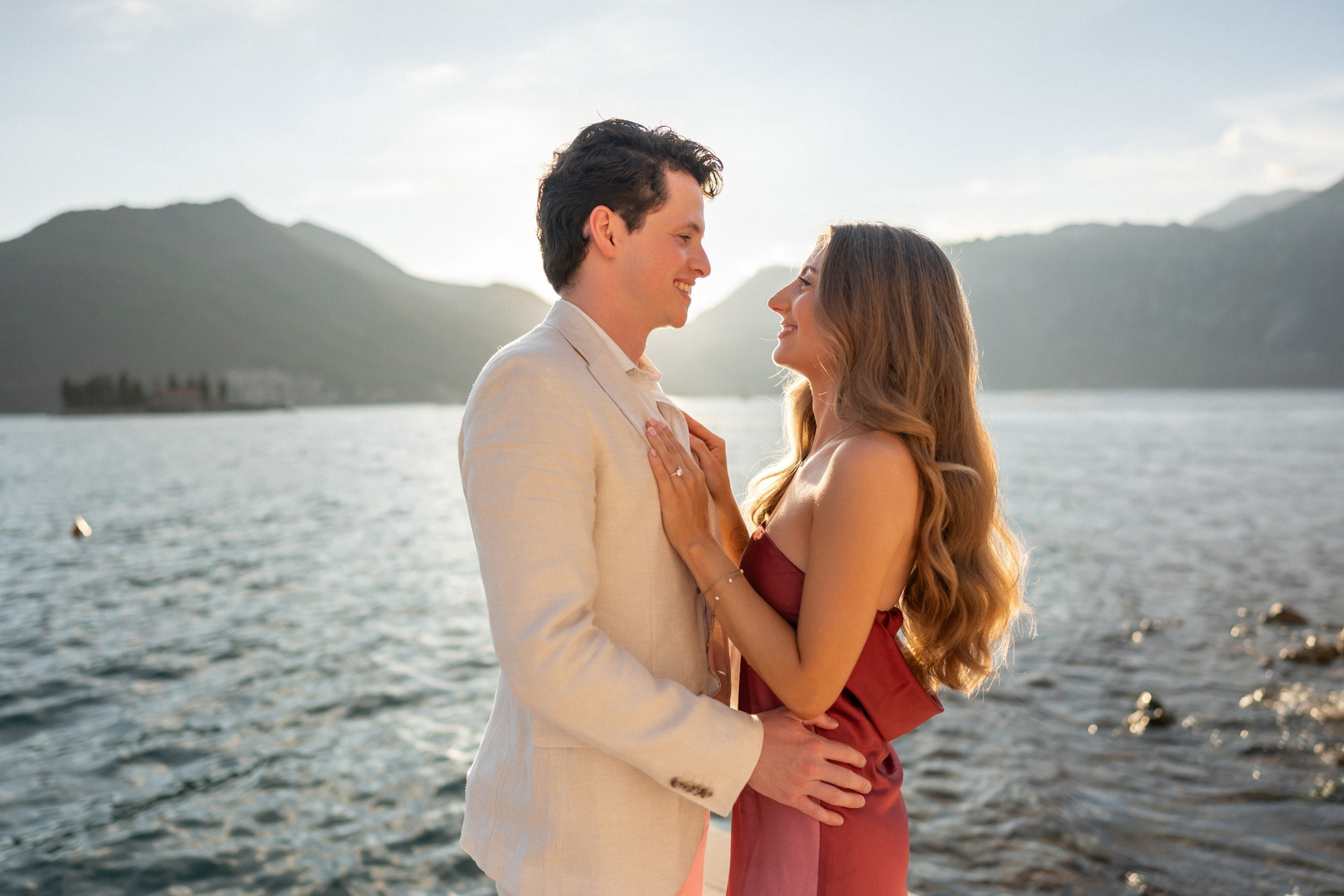 Proposal in Perast during the photoshoot. Fotograf & Videograf in Montenegro | Maria & Vasilii